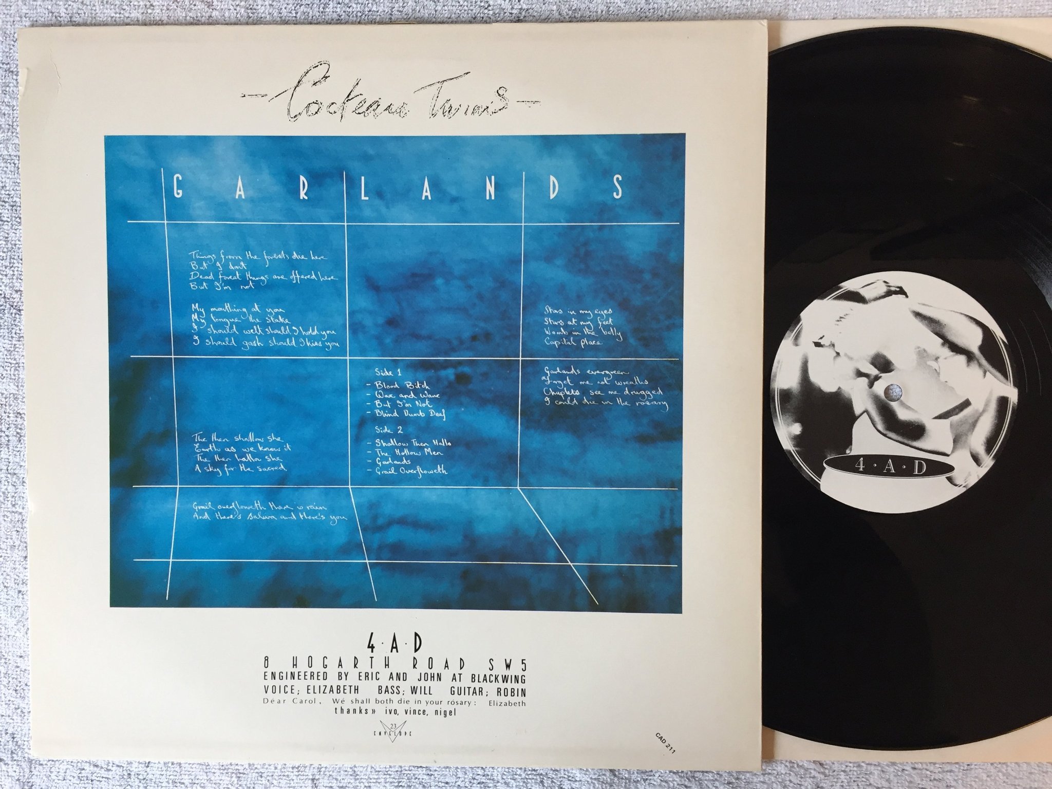 Omslagsbild för skivan ?COCTEAU TWINS Garlands LP -82 UK 4AD CAD 211