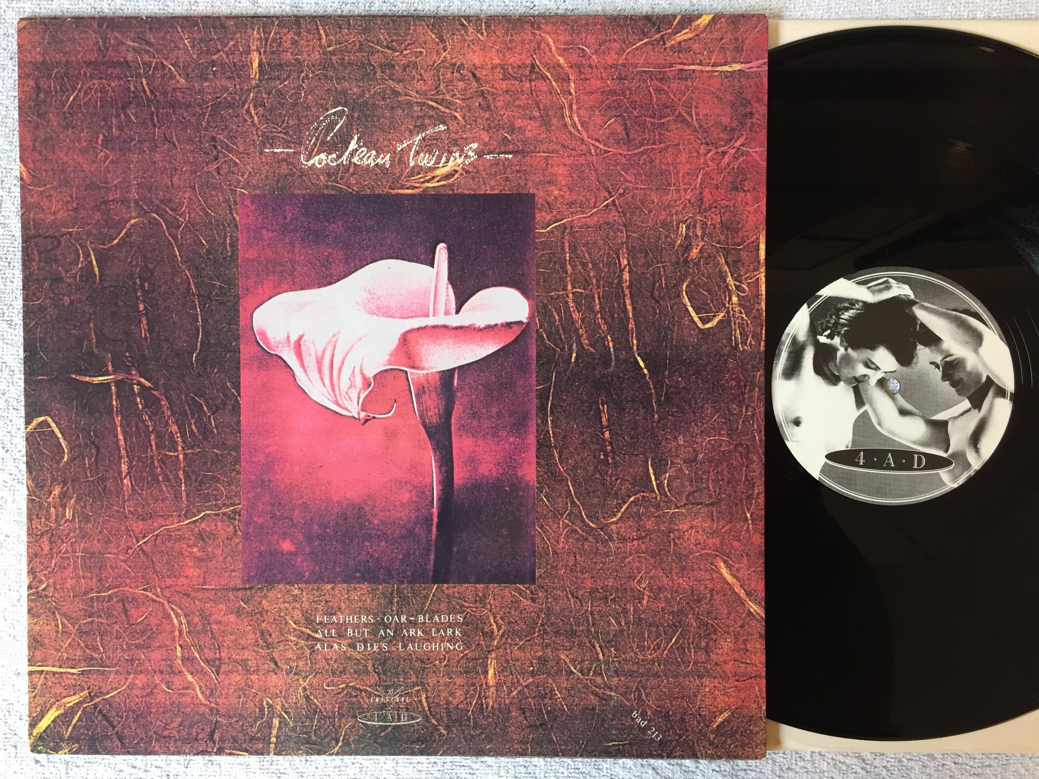 Omslagsbild för skivan COCTEAU TWINS Lullabies 12"single -82 UK 4AD BAD 213
