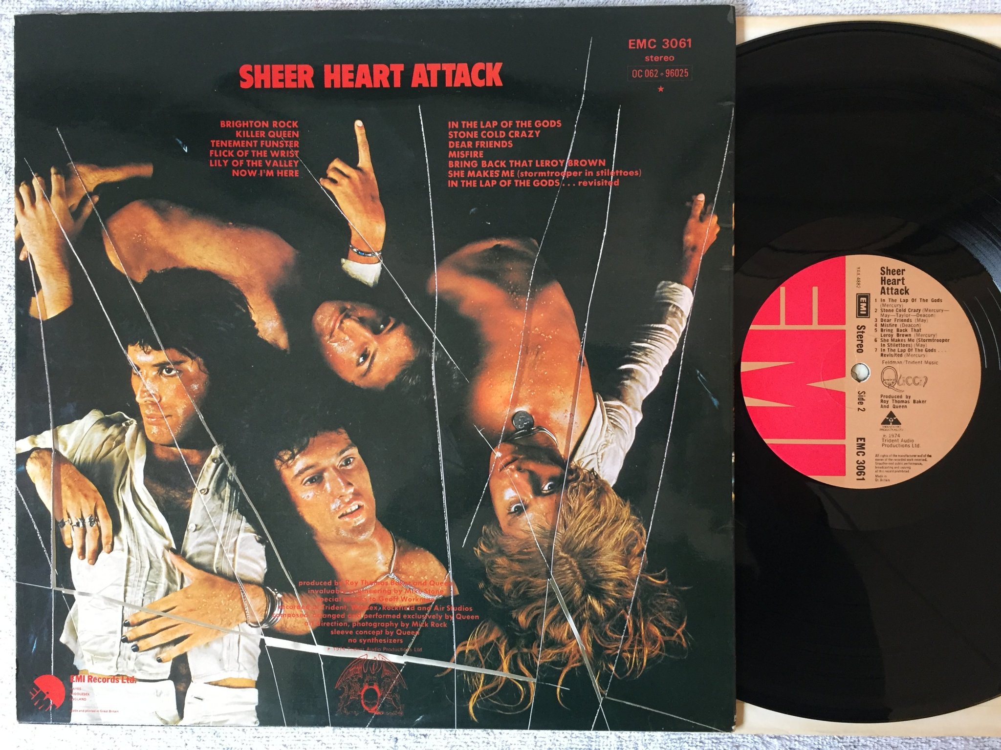 Omslagsbild för skivan THE QUEEN sheer heart attack LP -74 UK EMI EMC 3061