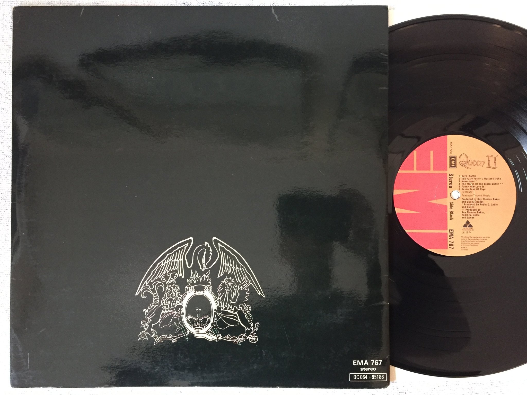 Omslagsbild för skivan THE QUEEN II  LP -74 UK EMI EMA 767 