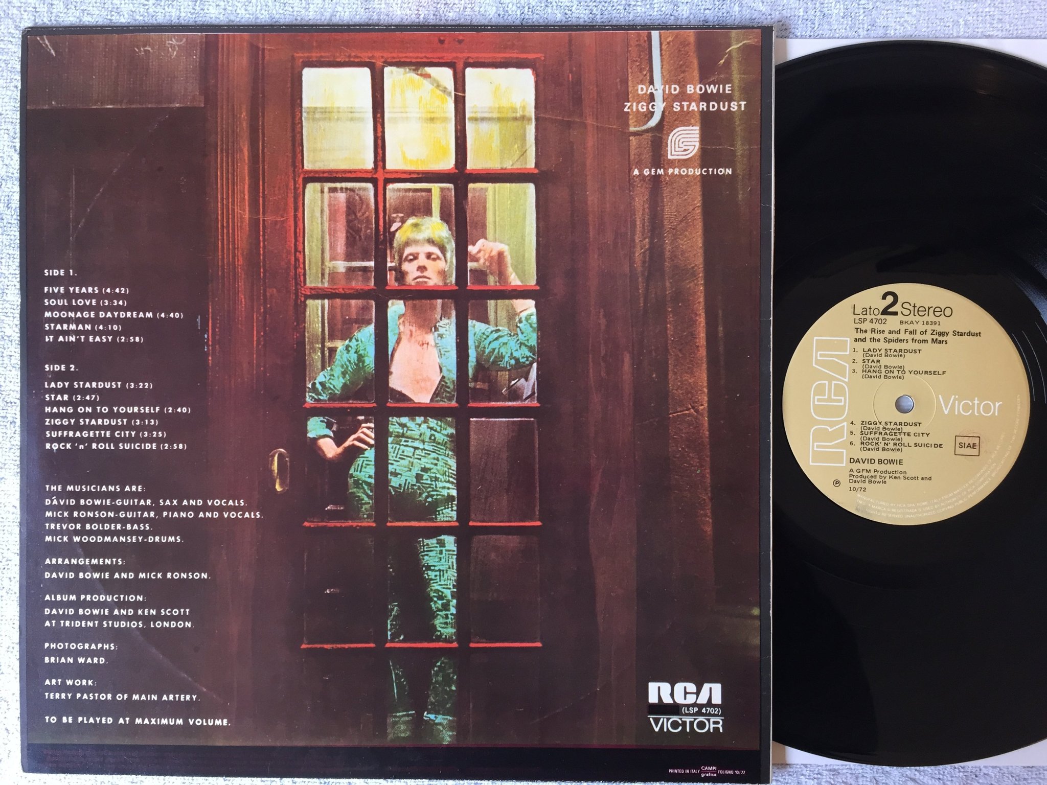 Omslagsbild för skivan DAVID BOWIE the rise and fall of Ziggy Stardust LP Ita RCA LSP 4702