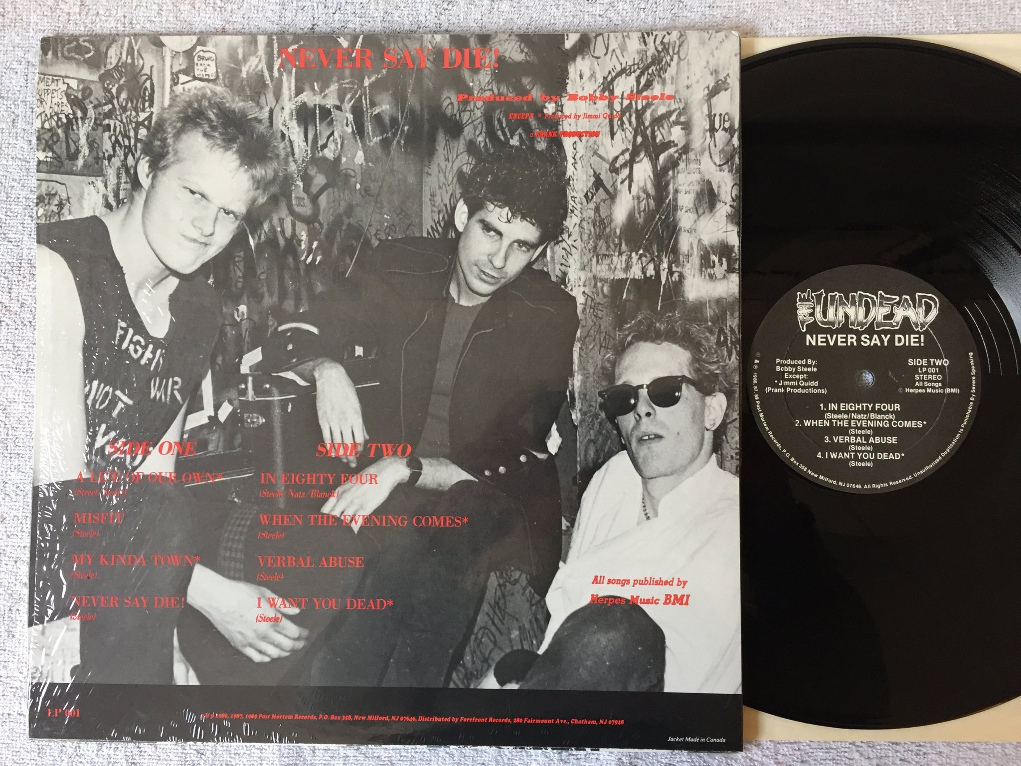 Omslagsbild för skivan THE UNDEAD never say die! LP -89 US POST MODERN LP 001 punk