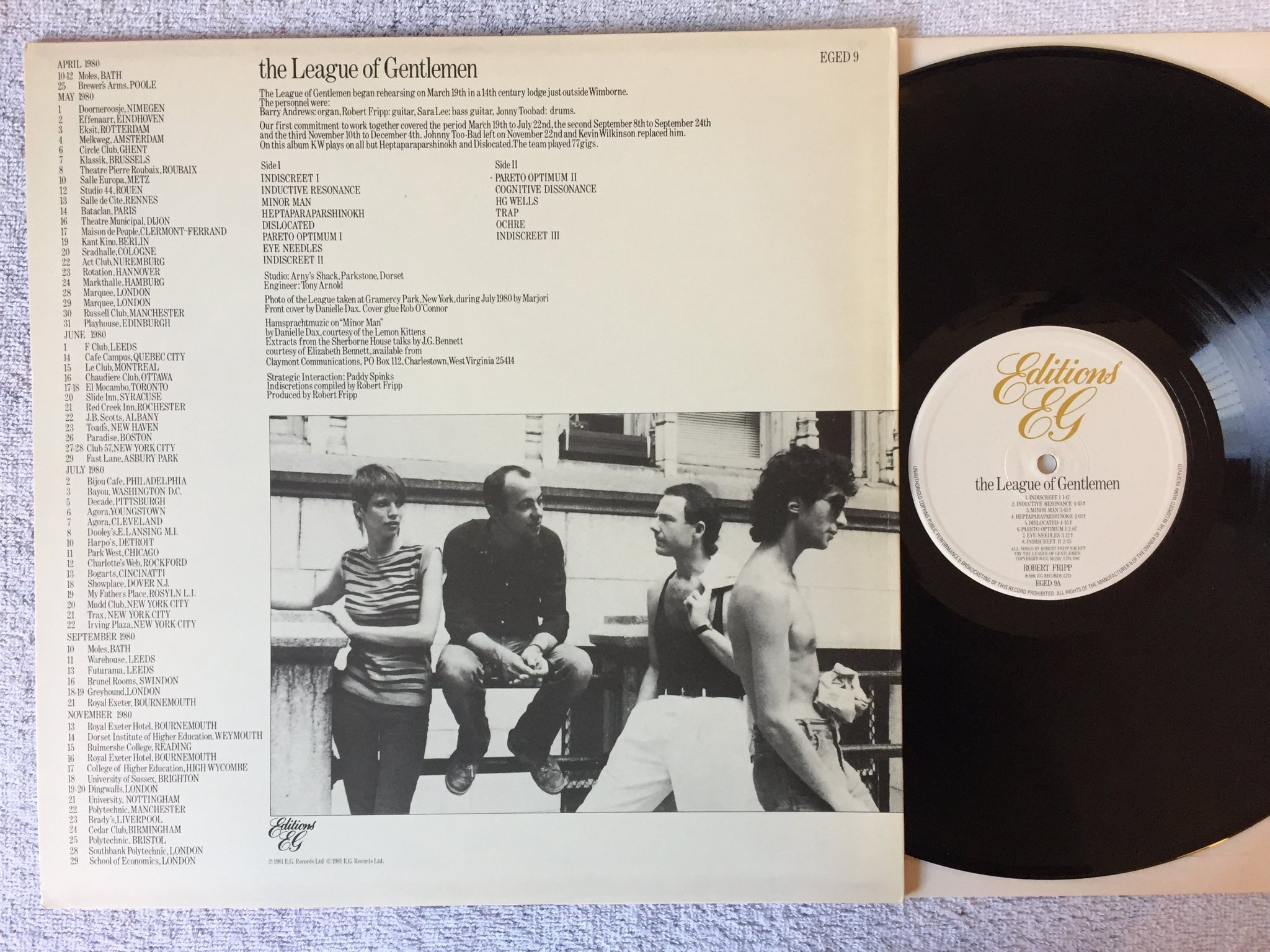Omslagsbild för skivan ROBERT FRIPP The League Of Gentlemem LP -81 UK EDITIONS EG EGED 9