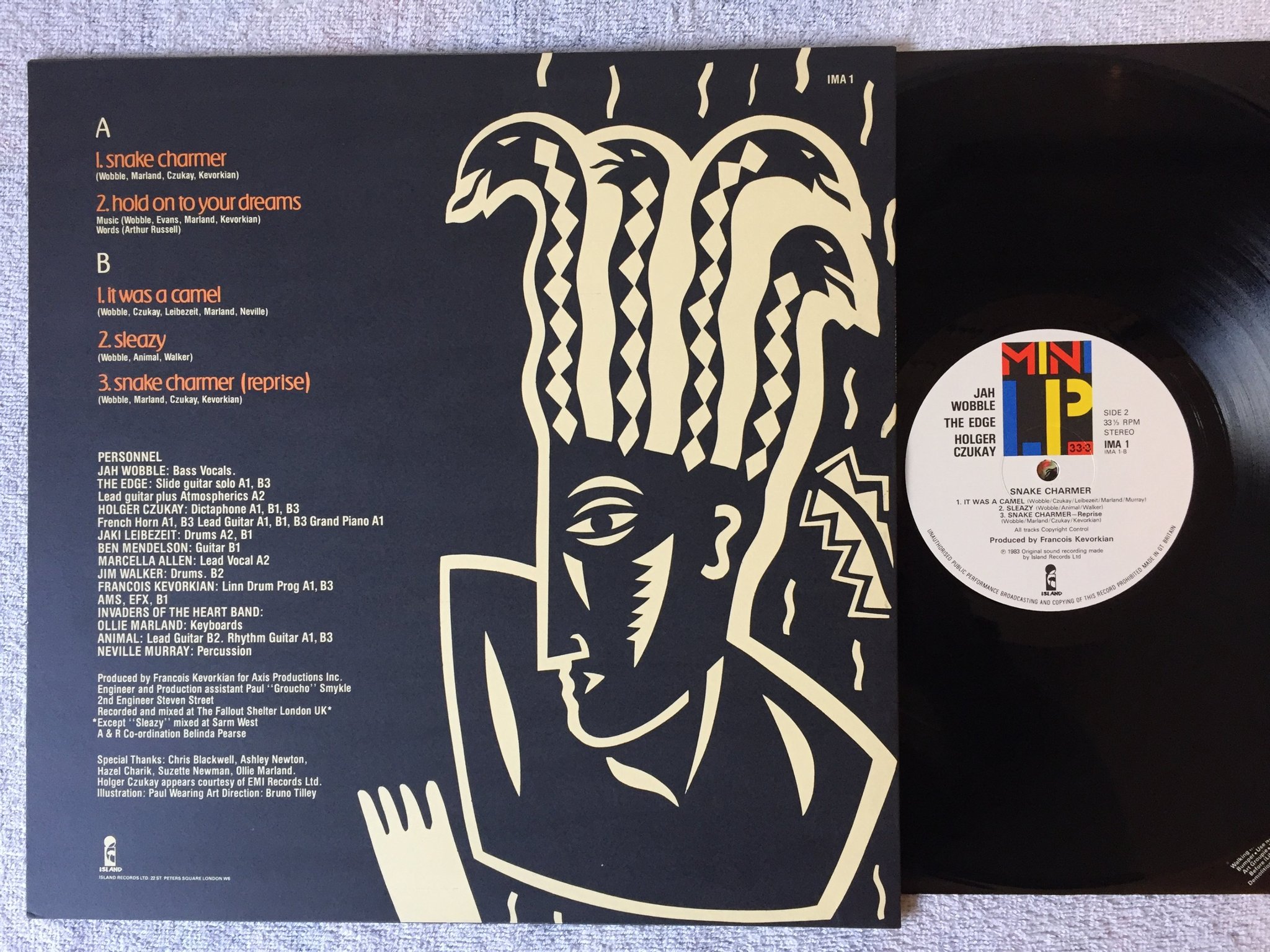 Omslagsbild för skivan JAH WOBBLE  The Edge HOLGER CZUKAY  Snake Charmer LP -83 UK ISLAND IMA 1