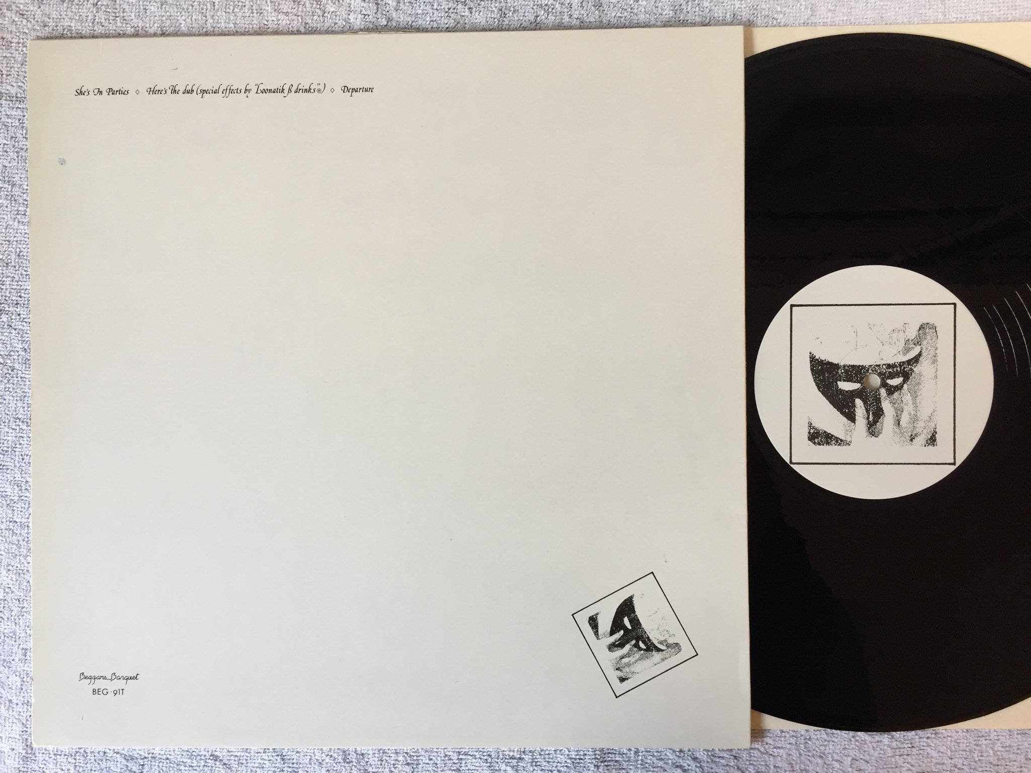 Omslagsbild för skivan BAUHAUS she's in parties 12"single -83 UK BEGGARS BANQUET BEG 91T