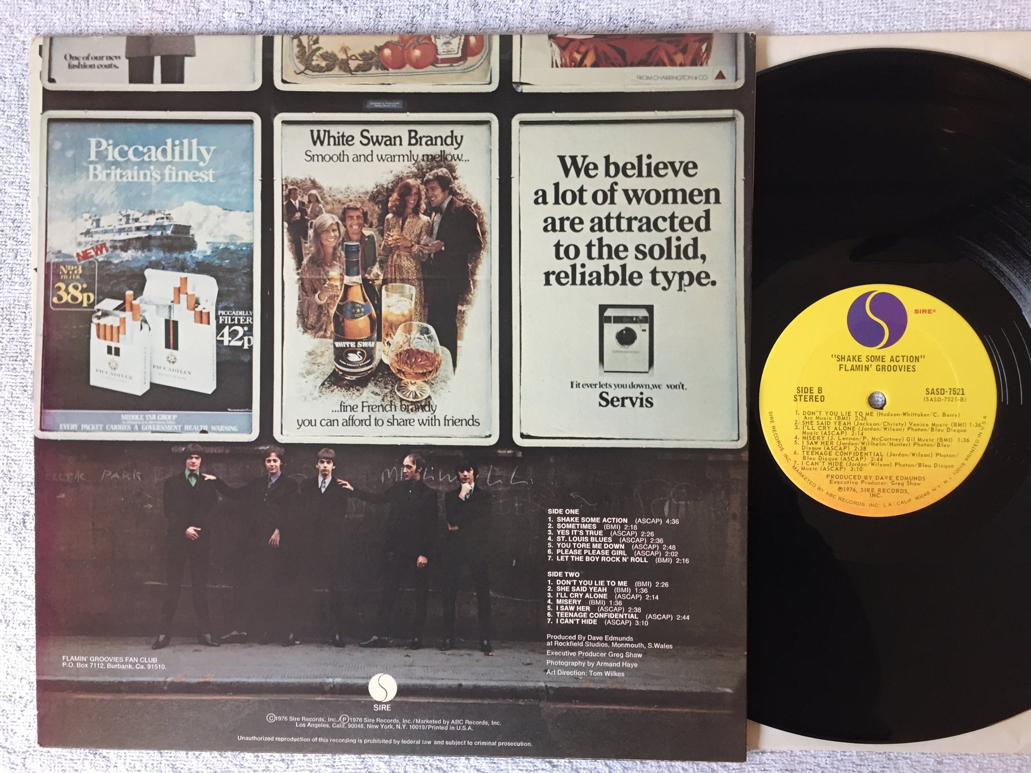 Omslagsbild för skivan THE FLAMIN GROOVIES Shake Some Action LP -76 US SIRE SASD-7521