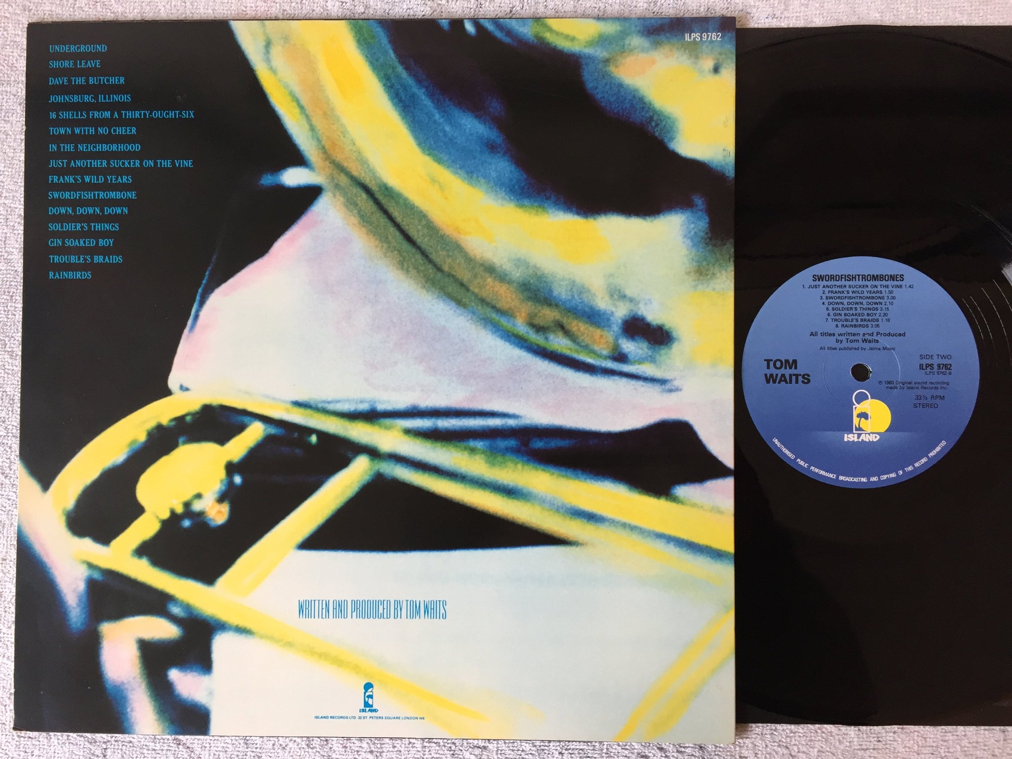 Omslagsbild för skivan TOM WAITS Swordfishtrombones LP -83 UK ISLAND ILPS 9762