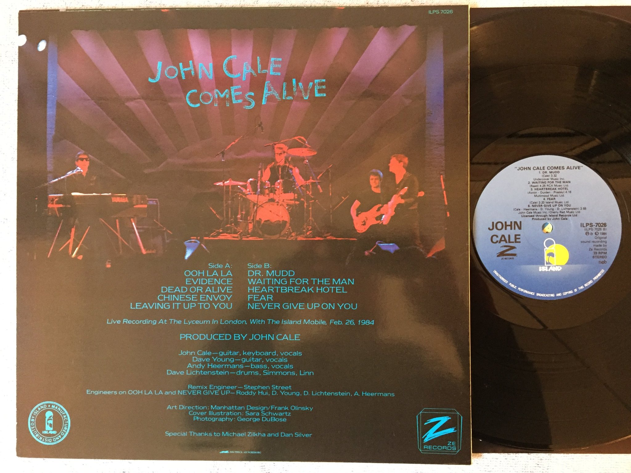 Omslagsbild för skivan John Cale comes alive LP -84 ncb ISLAND ILPS 7026