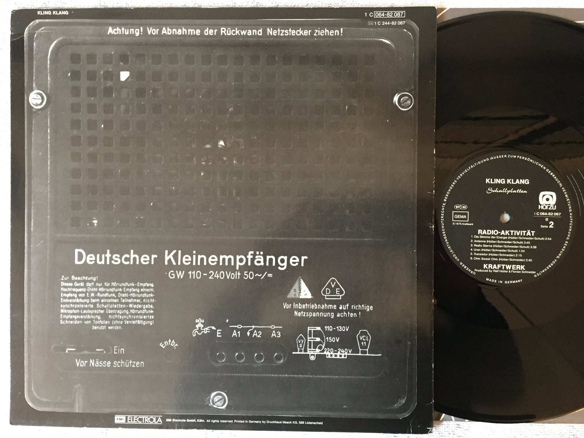 Omslagsbild för skivan KRAFTWERK radio-aktivität LP Ger KLING KLANG 1C 064-82087