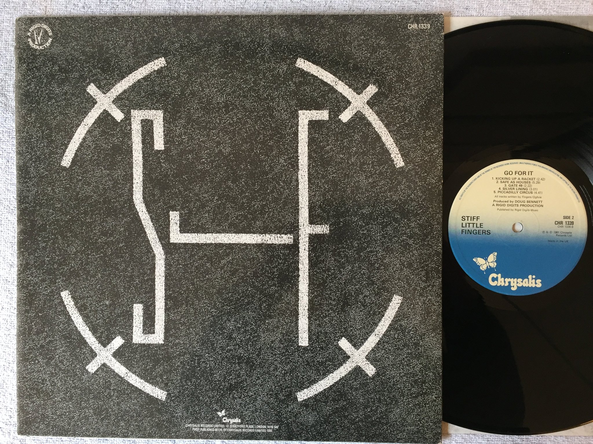 Omslagsbild för skivan STIFF LITTLE FINGERS Go For It LP -81 UK CHRYSALIS CHR 1339