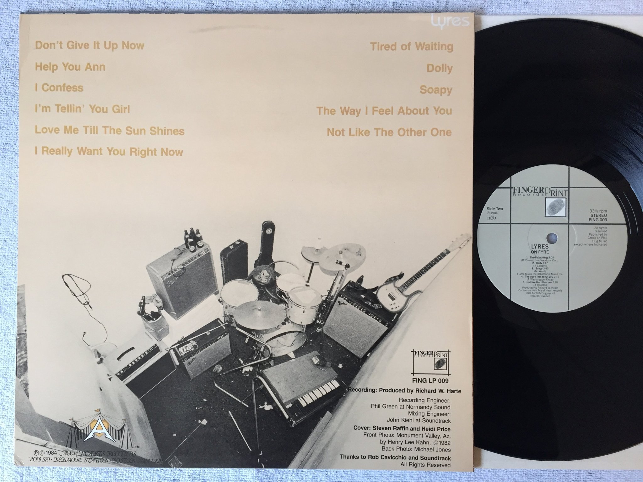 Omslagsbild för skivan LYRES on fyre LP -84 Swe FINGERPRINT FING 009 garage rock