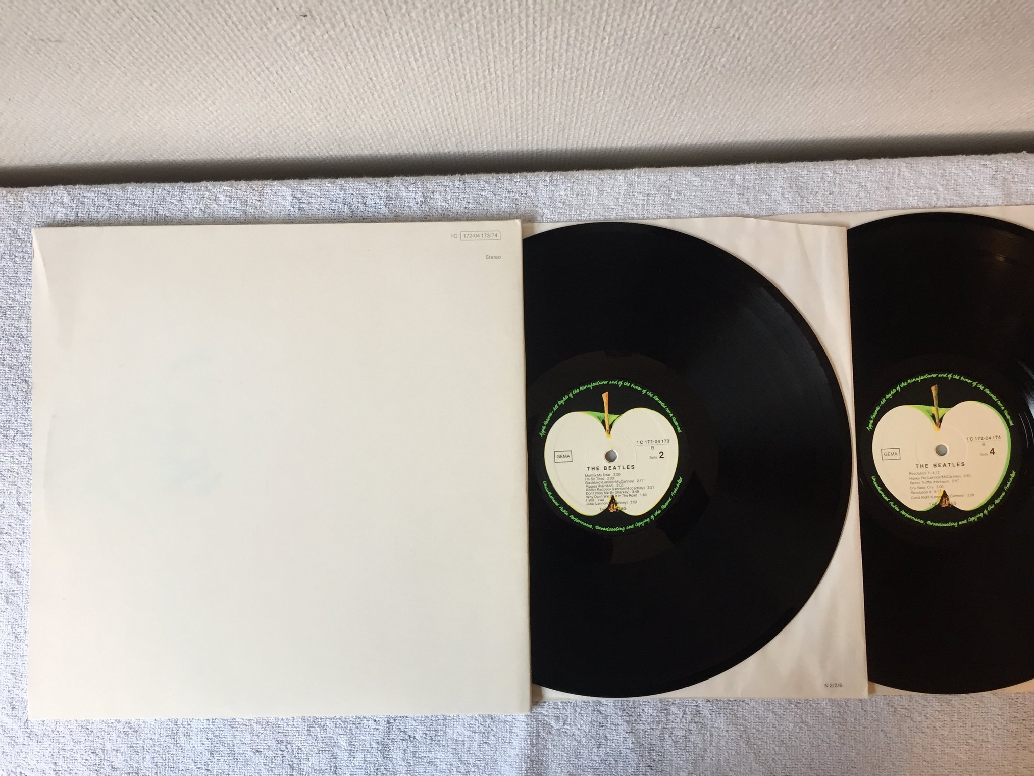 Omslagsbild för skivan THE BEATLES white album 2xLP re -68/81 Ger APPLE 1C 172-04 173/74 #960686