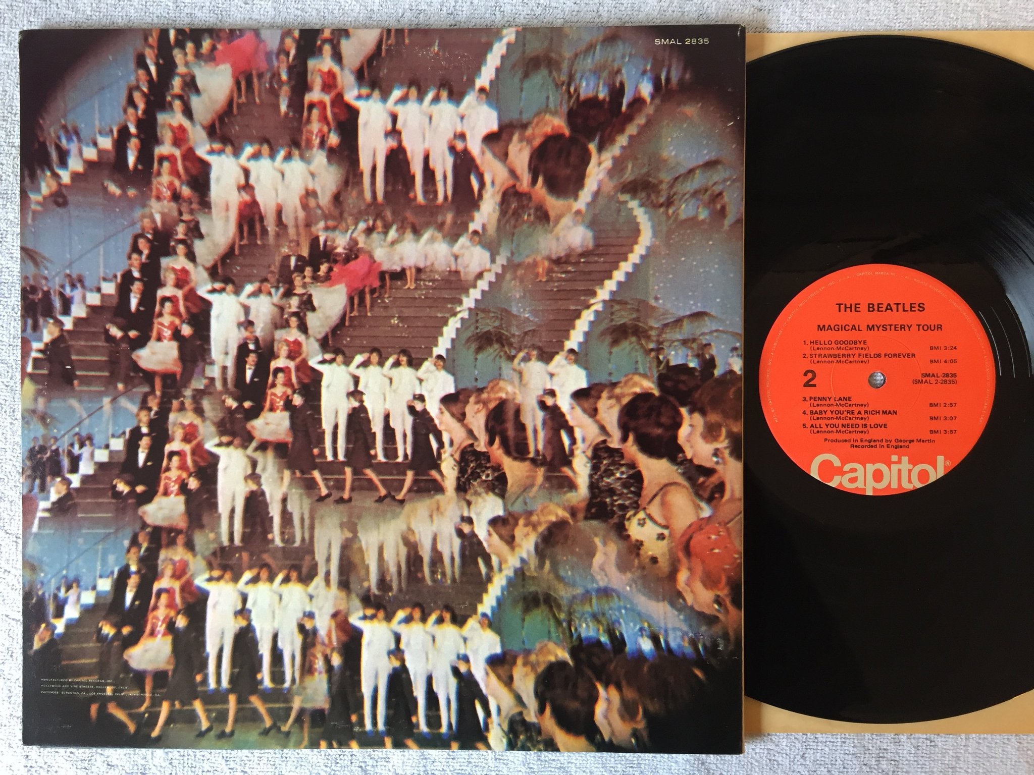 Omslagsbild för skivan THE BEATLES magical mystery tour LP CAPITOL SMAL 2835