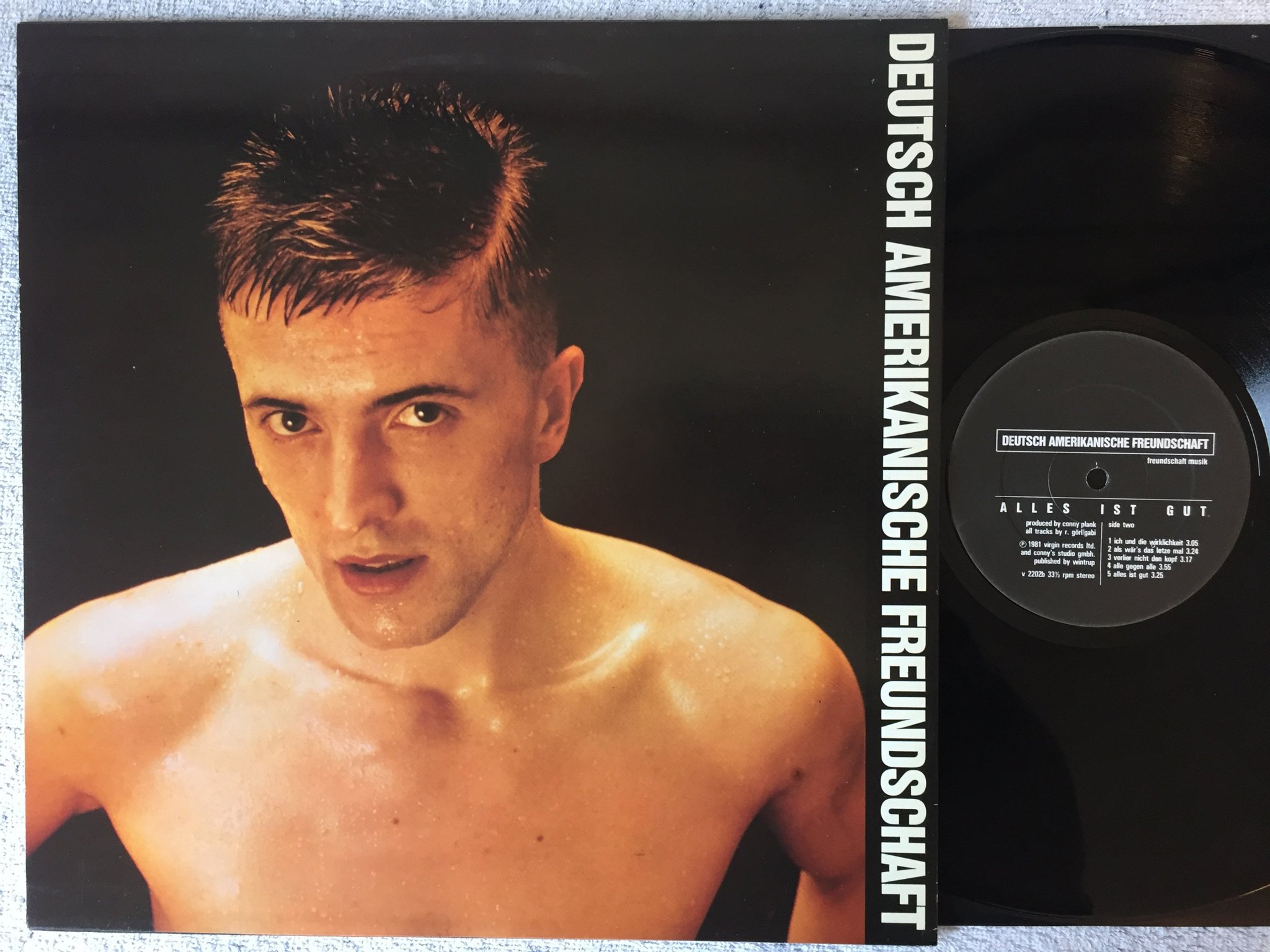 Omslagsbild för skivan DAF alles is gut LP -81 UK VIRGIN V2202 industrial / electro