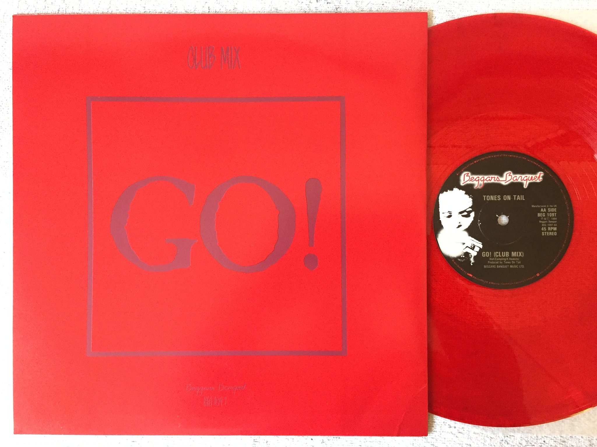 Omslagsbild för skivan TONES ON TAIL lions  12"single -84 UK BEGGARS BANQUET BEG 109T