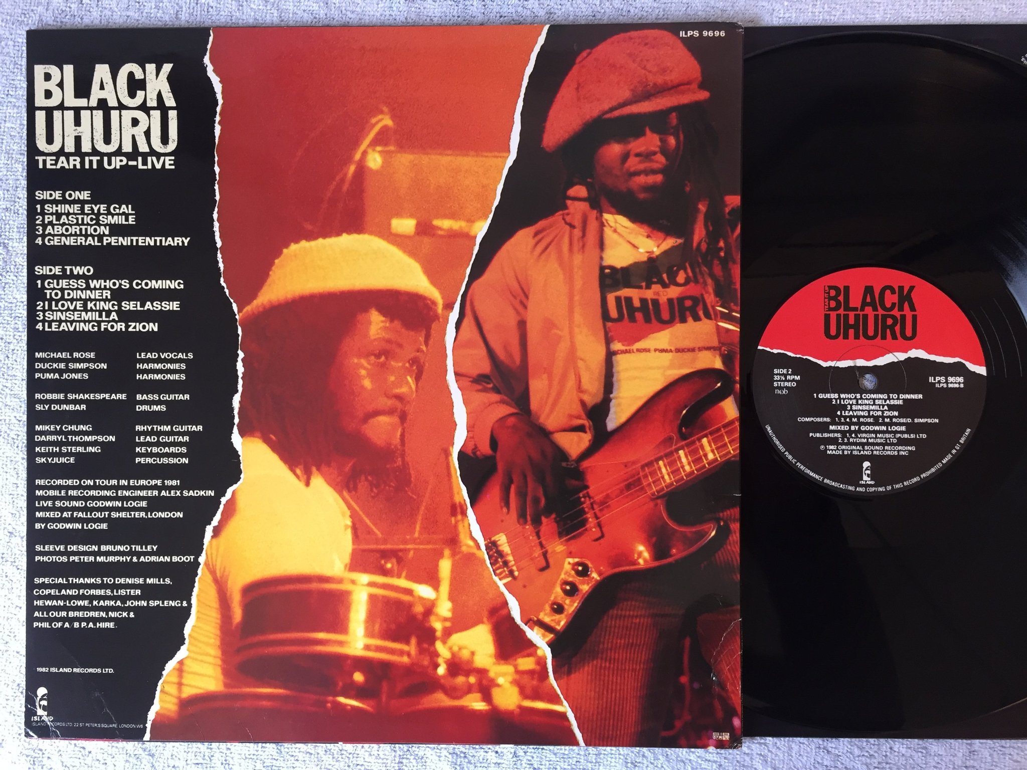 Omslagsbild för skivan BLACK UHURU tear it up LP -82 ncb ISLAND ILPS 9696