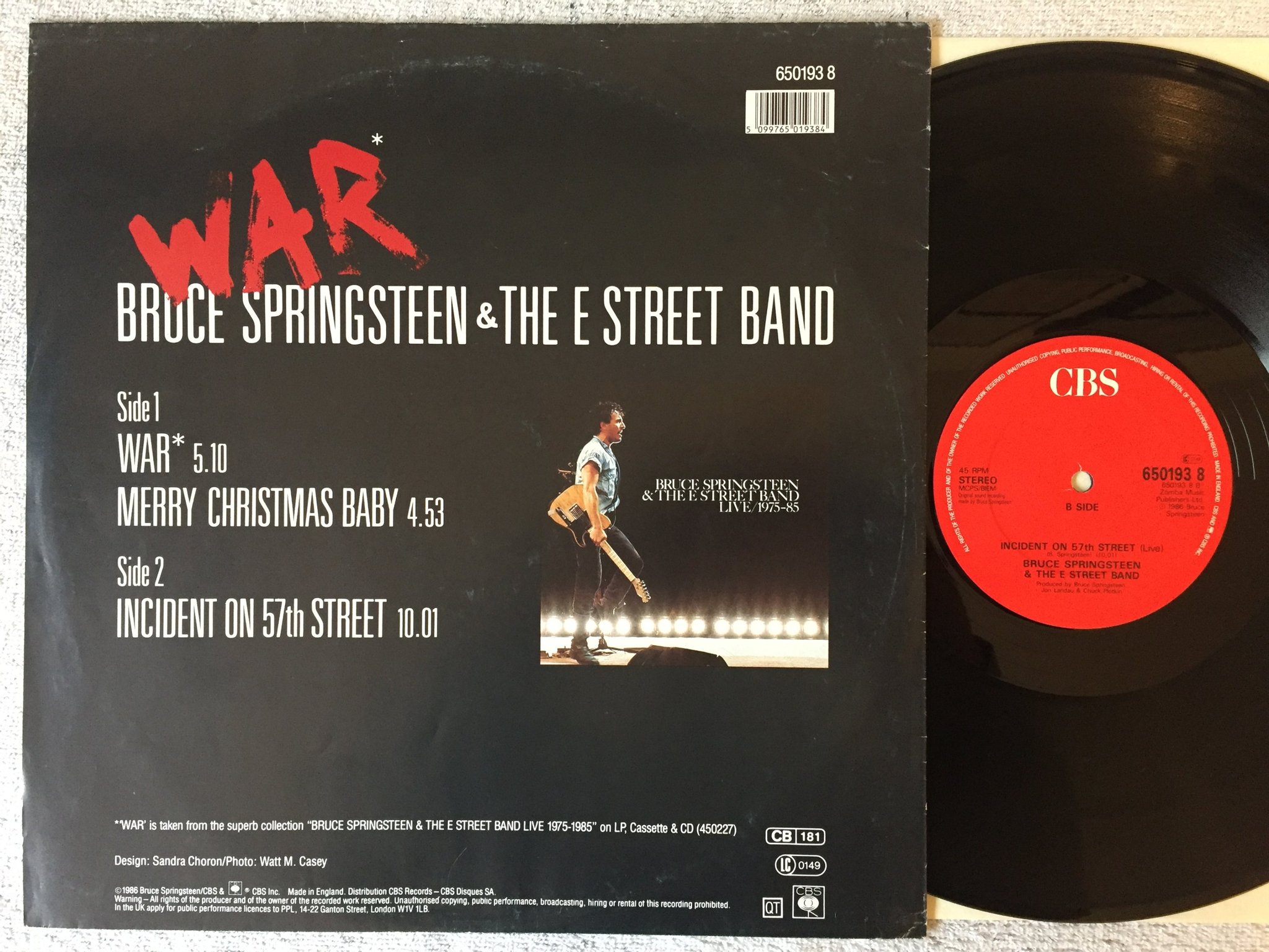 Omslagsbild för skivan BRUCE SPRINGSTEEN war 12" -86 UK CBS 6501938 poster-cover
