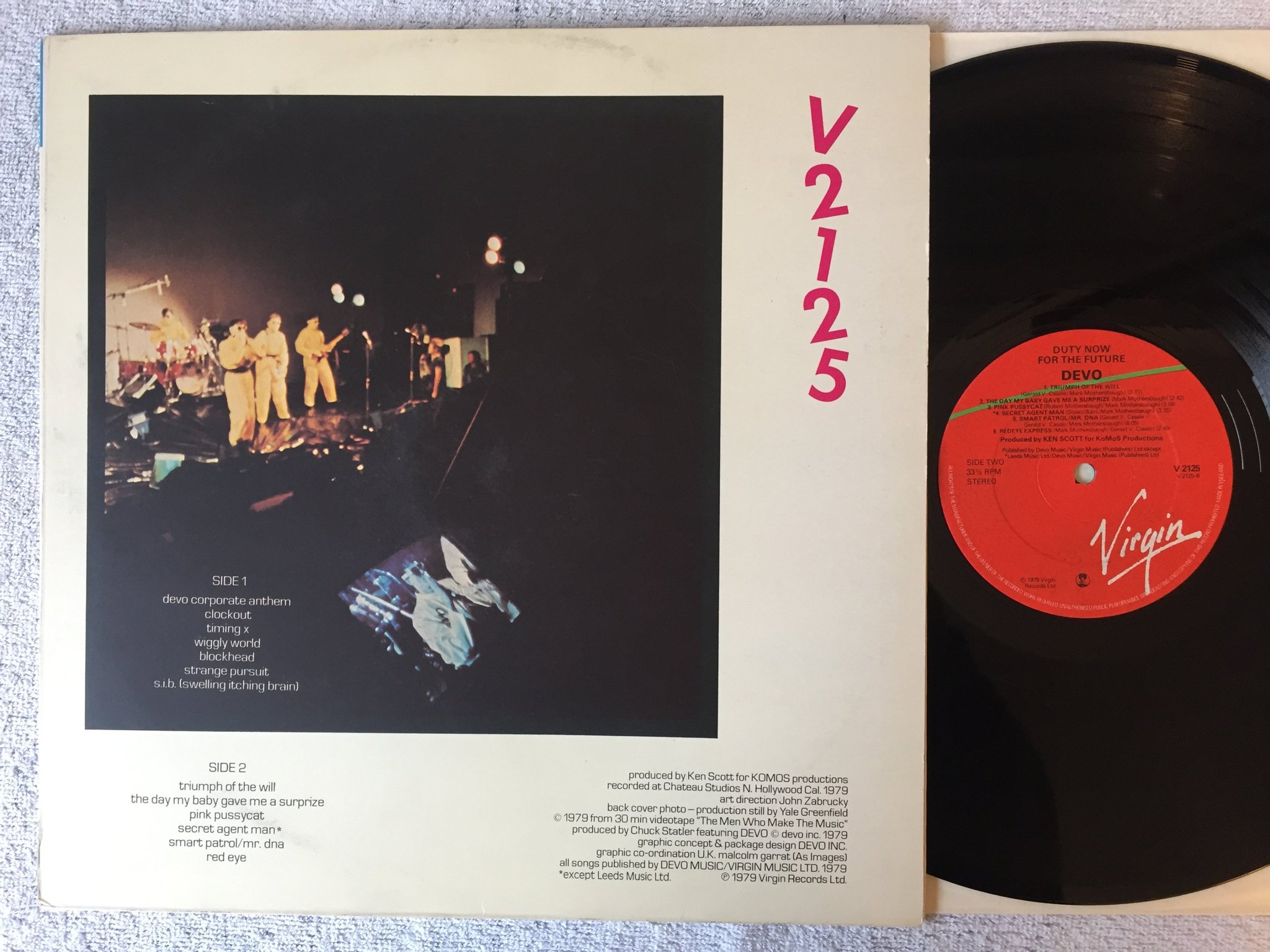 Omslagsbild för skivan DEVO duty now for the future LP -79 UK VIRGIN V 2125 EMBOSSED COVER + POSTCARD