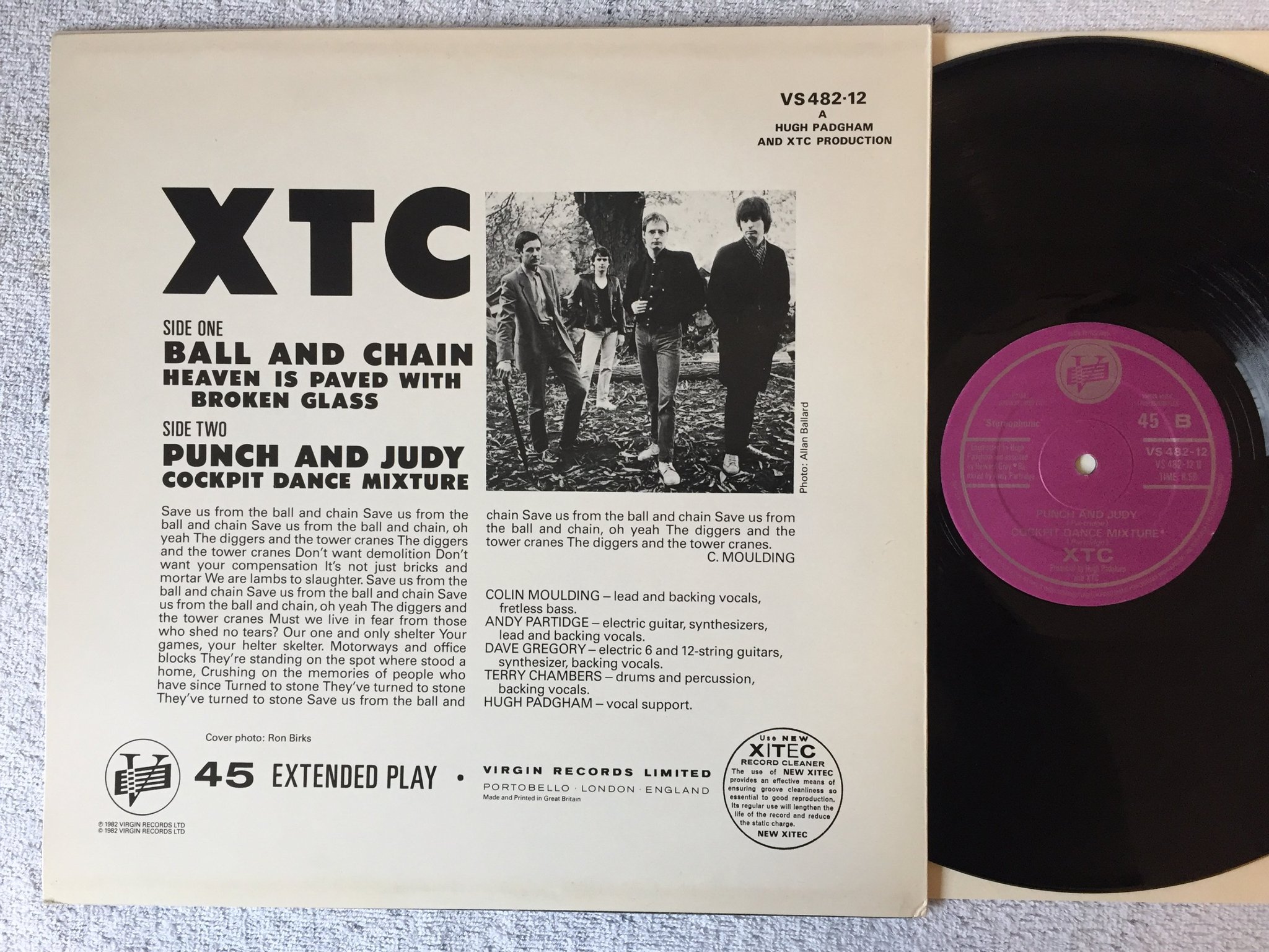 Omslagsbild för skivan XTC Ball And Chain 12"single -82 UK VIRGIN VS 482-12