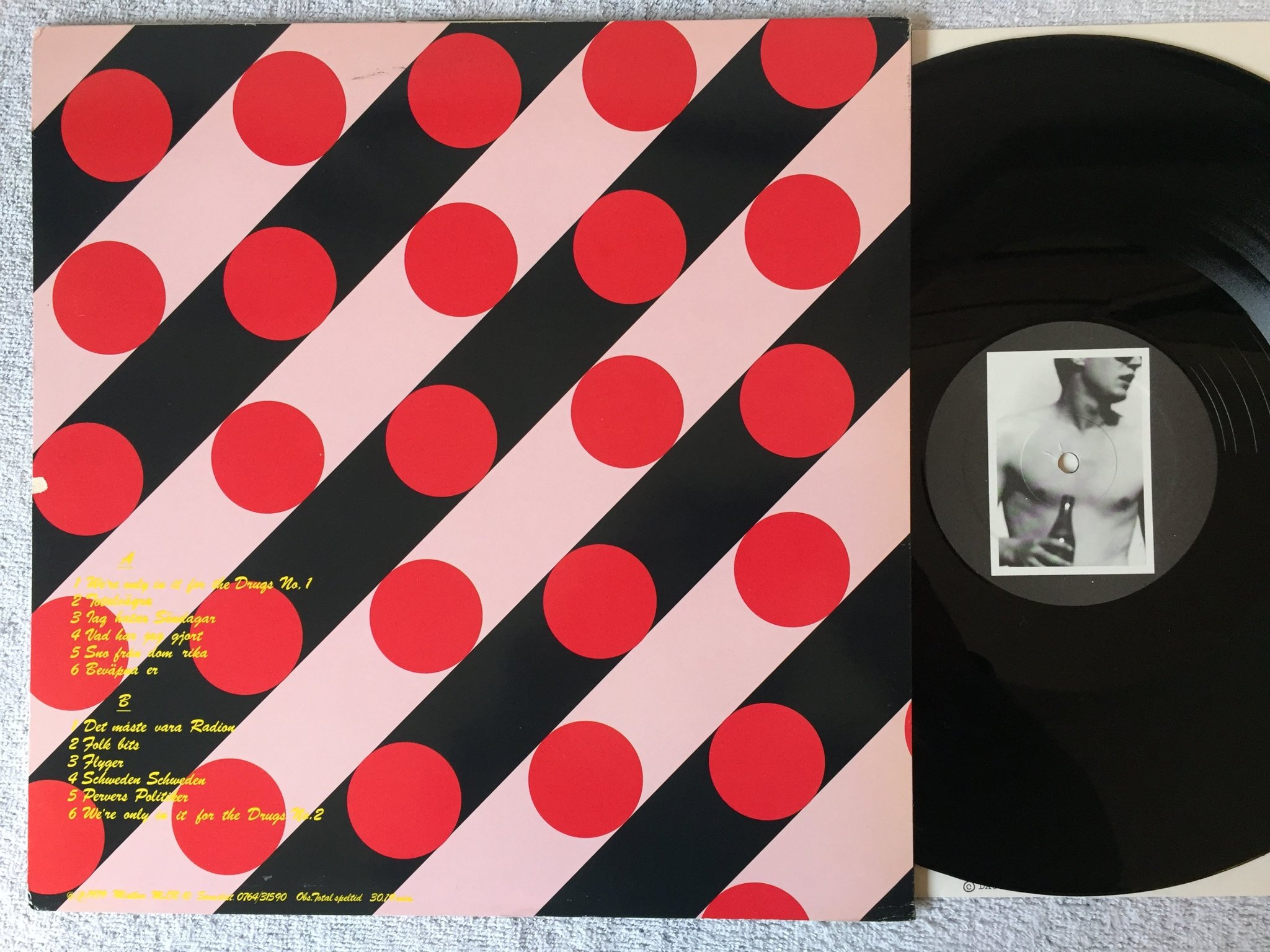 Omslagsbild för skivan EBBA GRÖN We're Only In It For The Drugs! LP -79 Swe MISTLUR MLR-10 