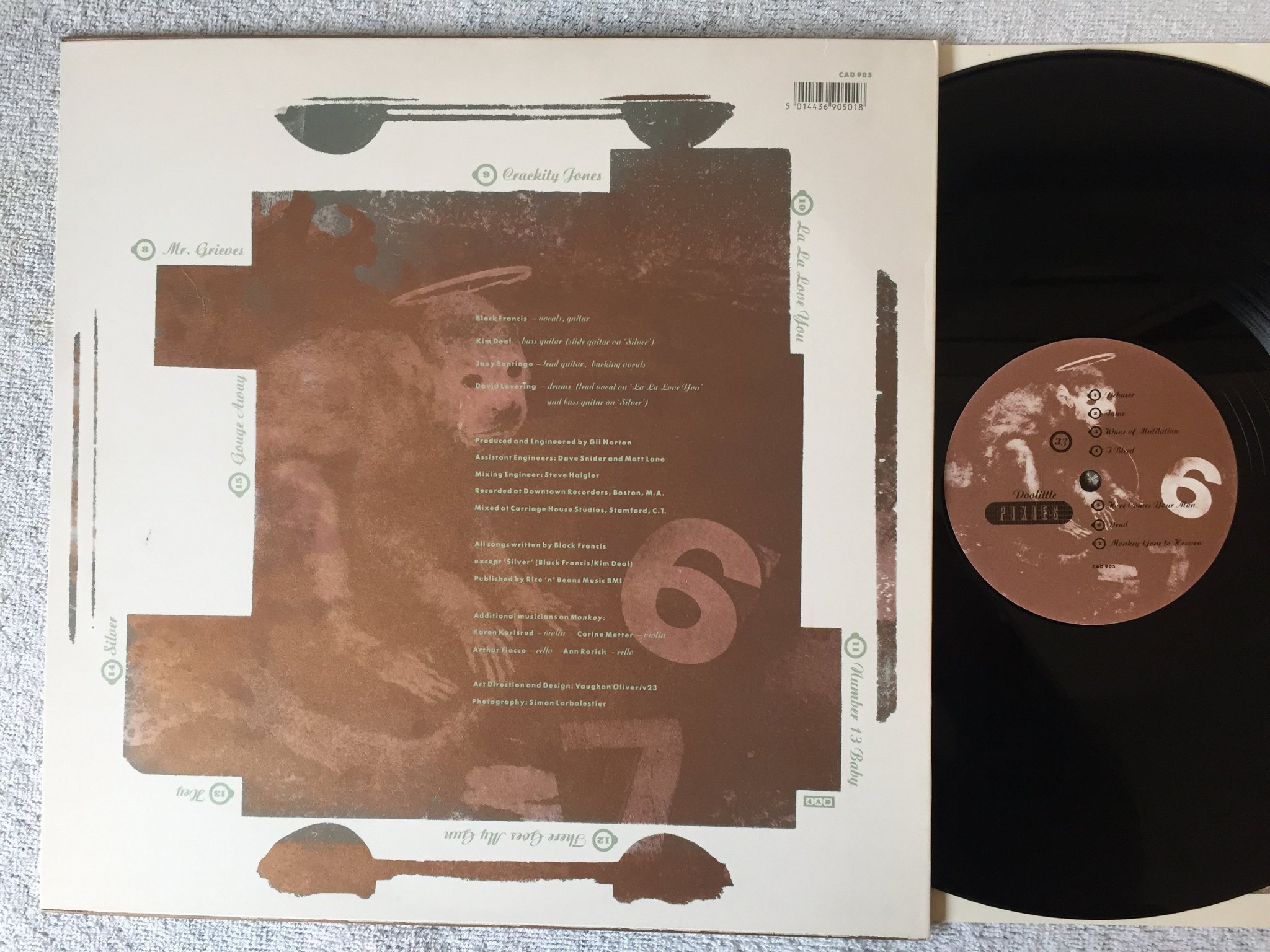 Omslagsbild för skivan PIXIES  Doolittle LP -89 ncb 4AD  CAD 905 indie rock
