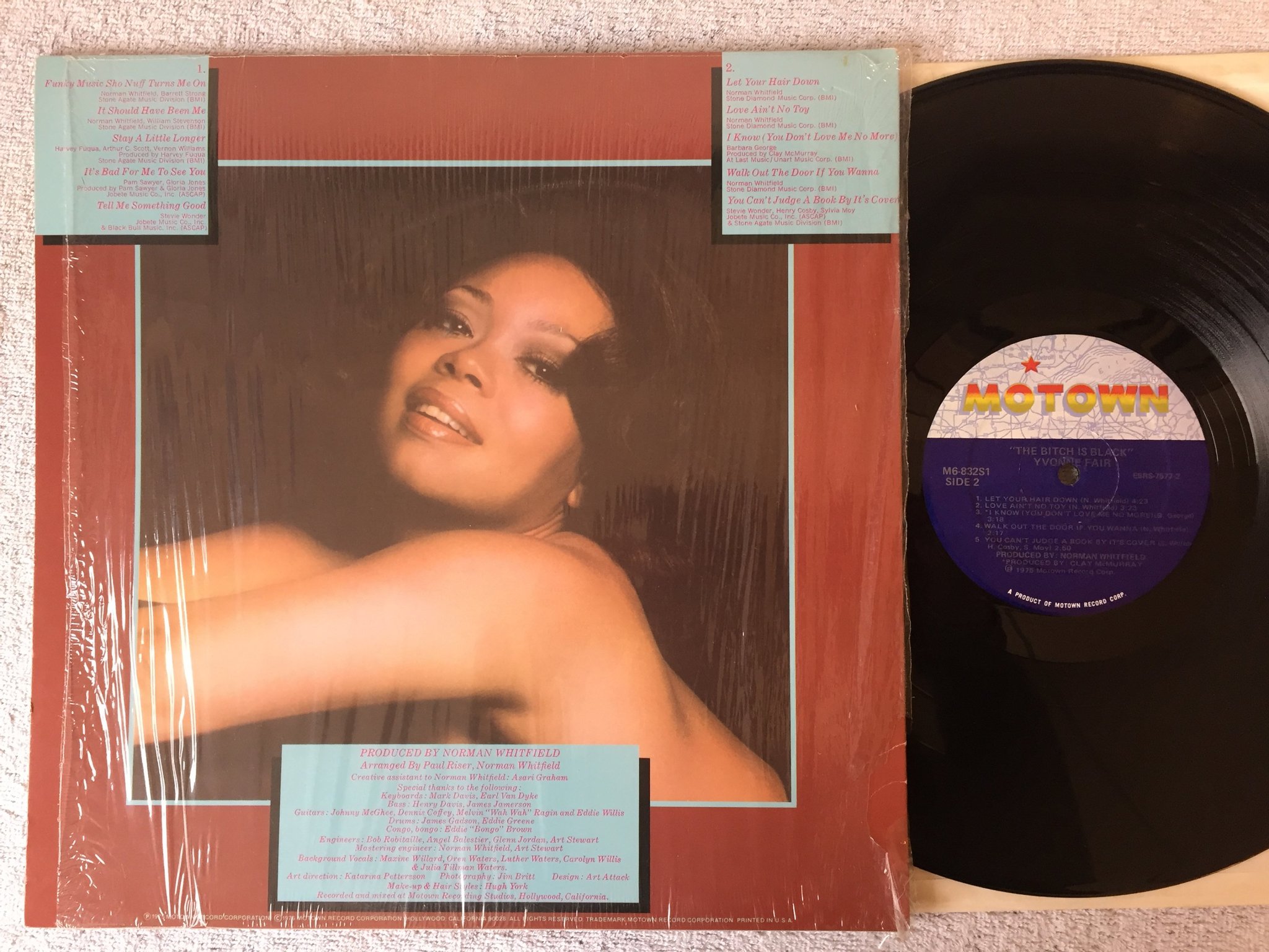 Omslagsbild för skivan YVONNE FAIR the bitch is black LP -75 US MOTOWN M6-832S1