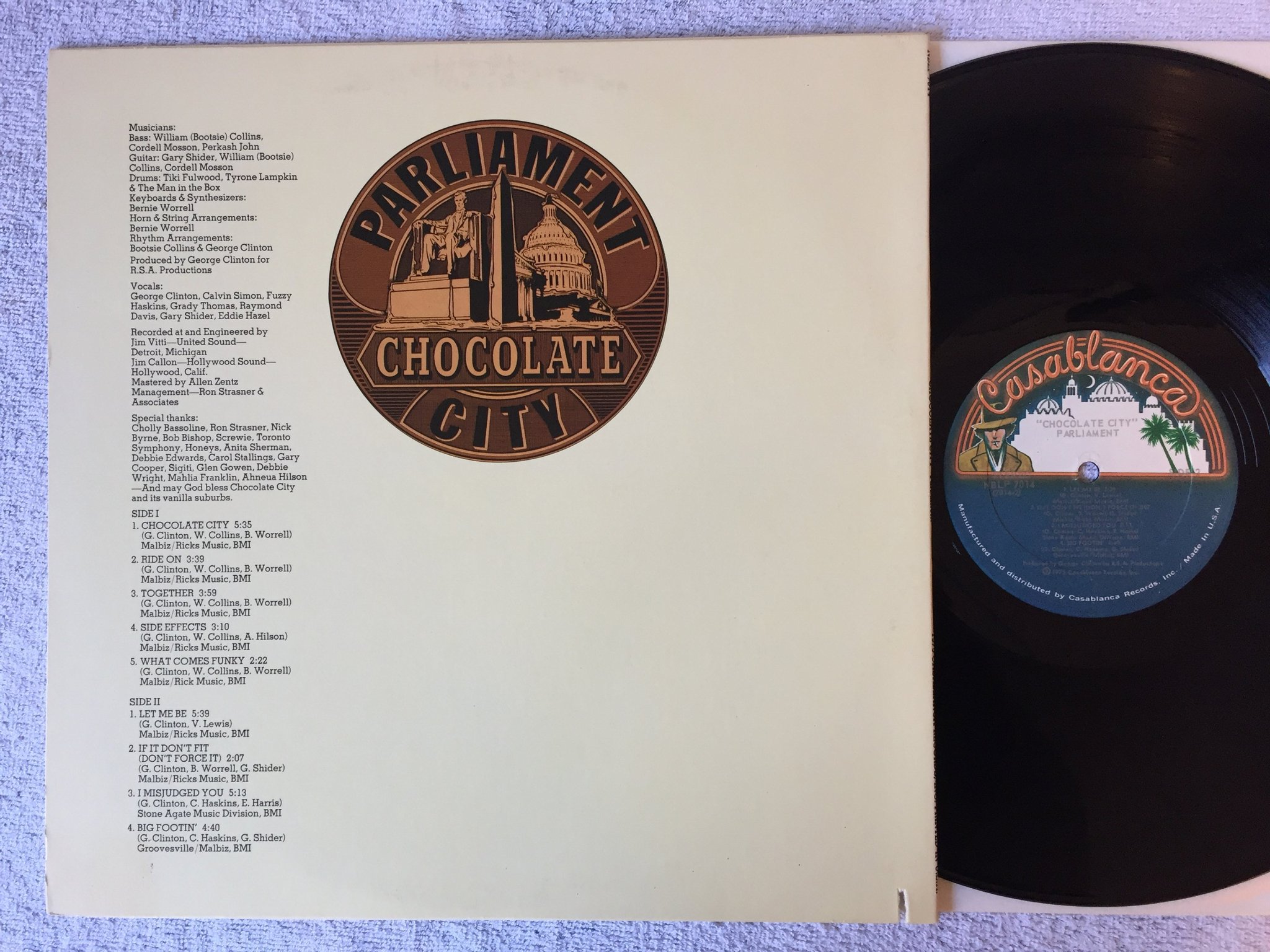 Omslagsbild för skivan PARLIAMENT chocolate city LP -75 US CASABLANCA NBLP 7014 funk