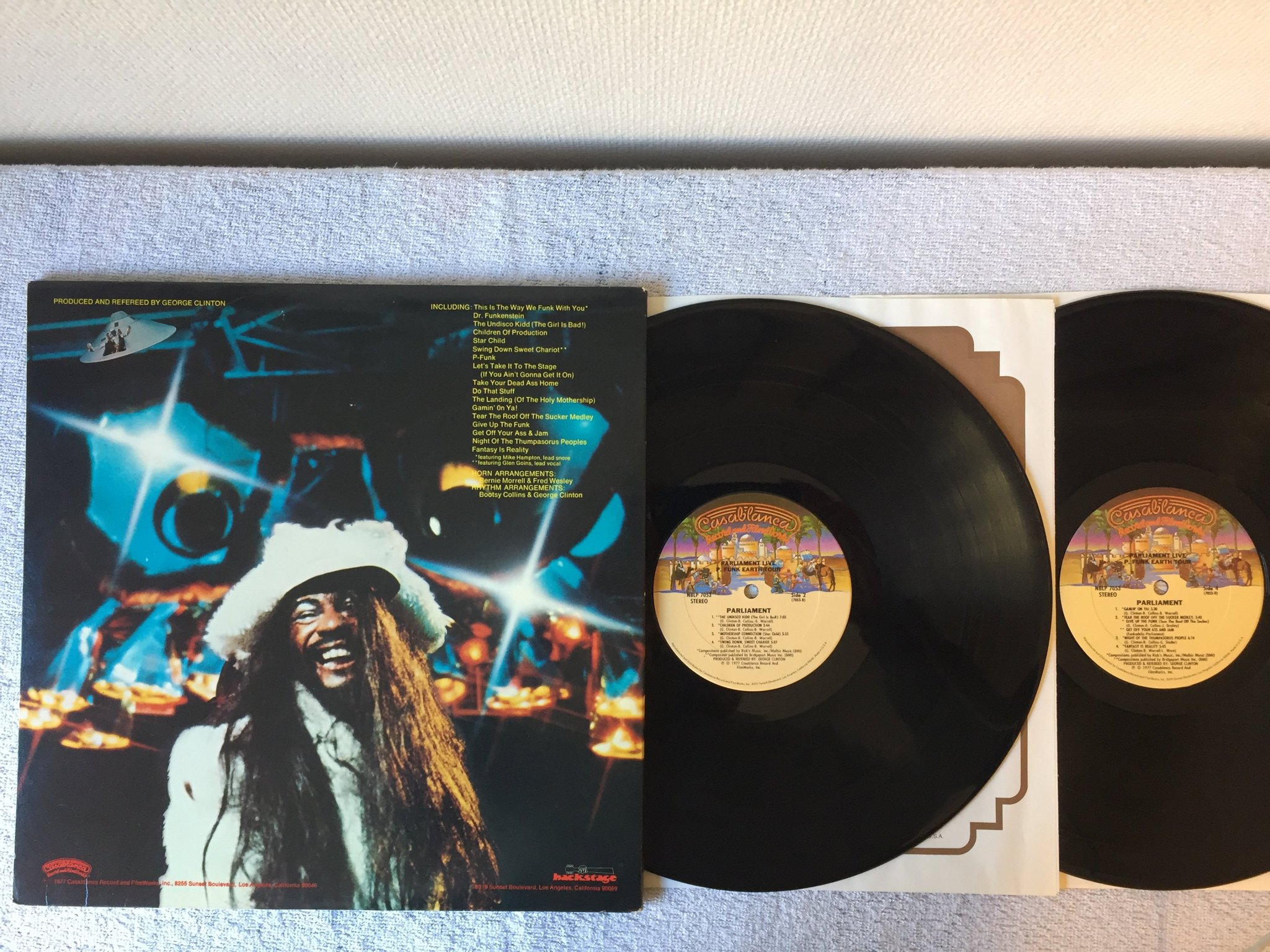 Omslagsbild för skivan PARLIAMENT P-Funk earth tour 2xLP -77 US CASABLANCA NBLP 7053 