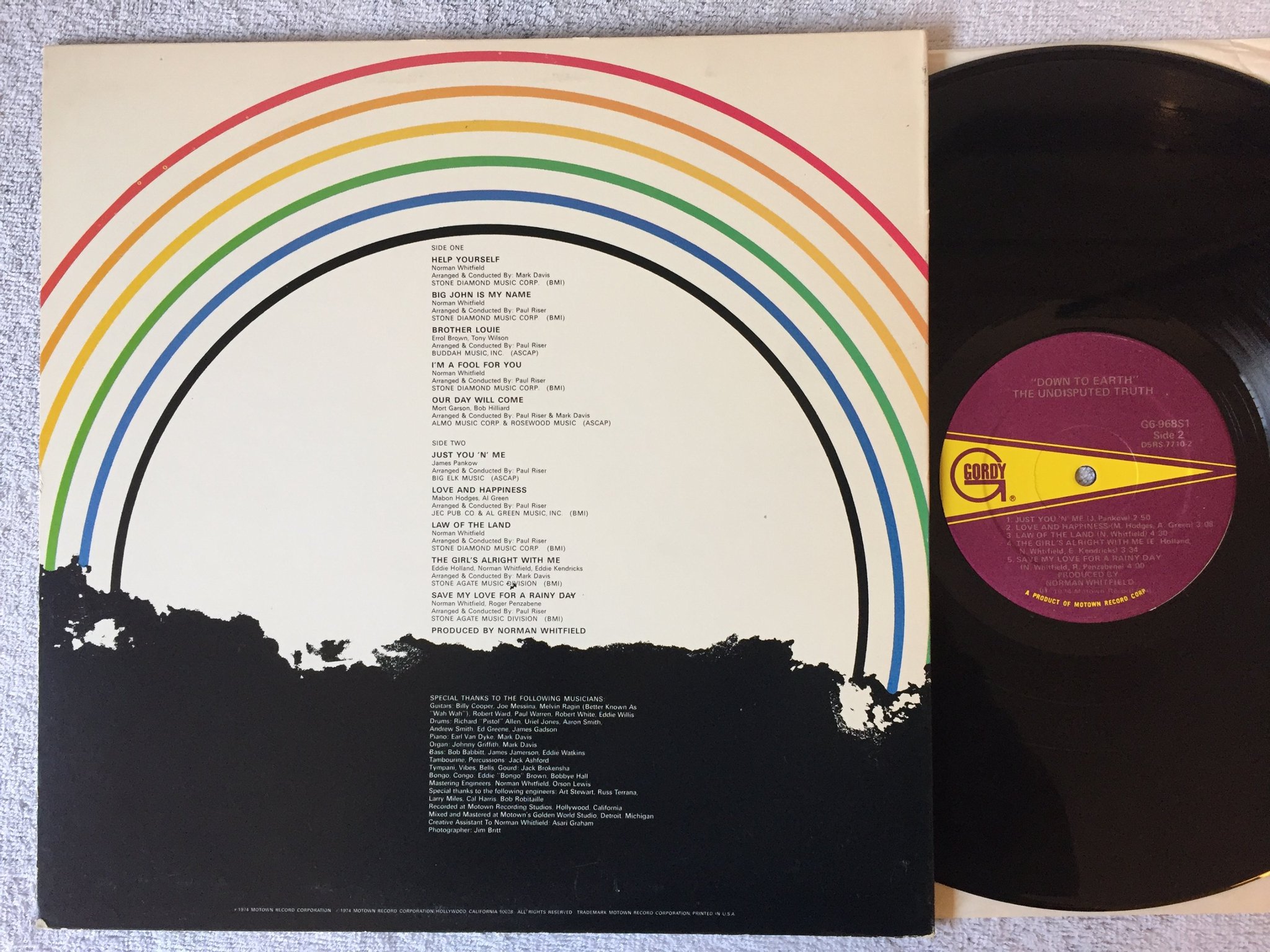 Omslagsbild för skivan UNDISPUTED TRUTH down to earth LP -74 US MOTOWN G6-968S1 	