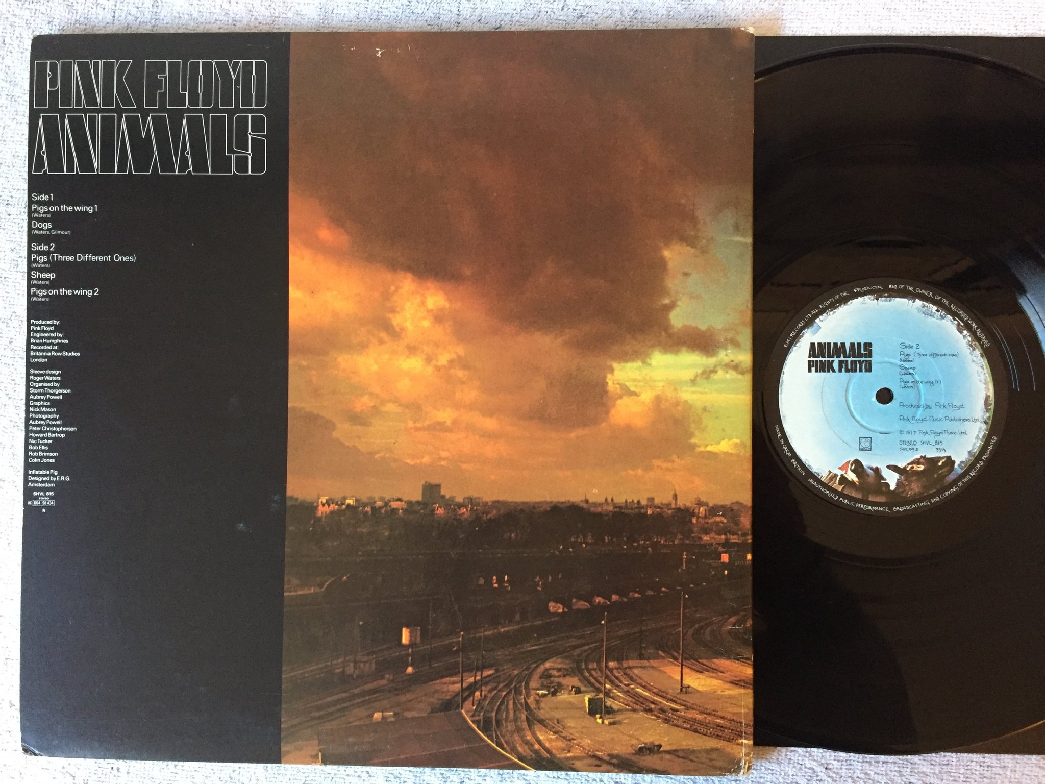 Omslagsbild för skivan PINK FLOYD animals LP -77 UK HARVEST SHVL 815