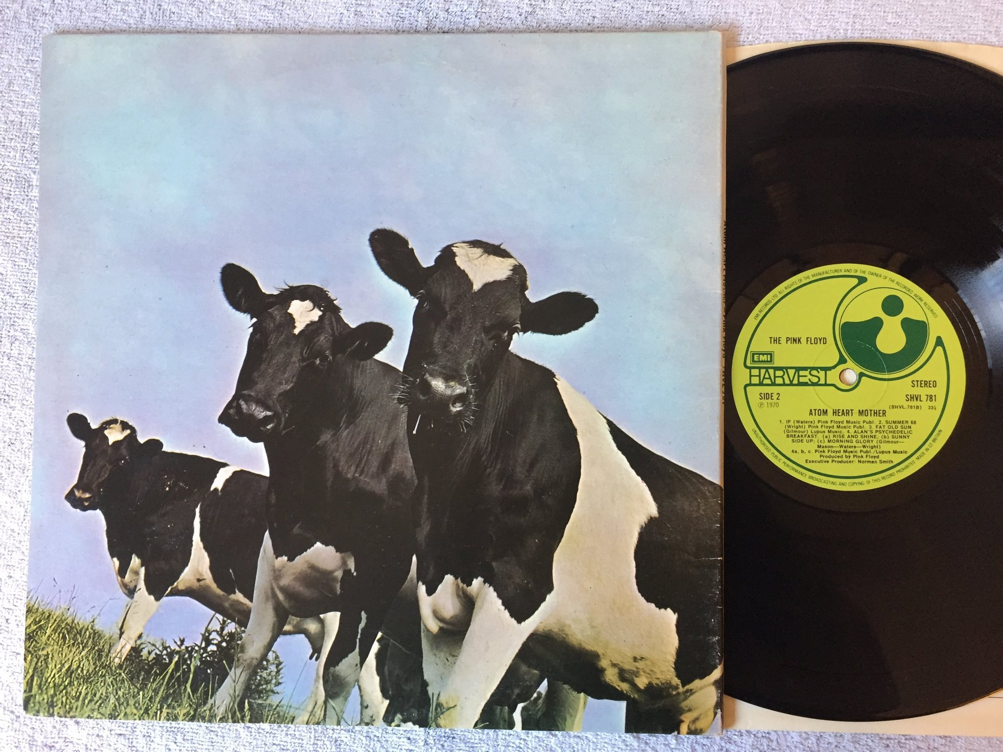 Omslagsbild för skivan PINK FLOYD atom heart mother LP -70 UK HARVEST SHVL 781 
