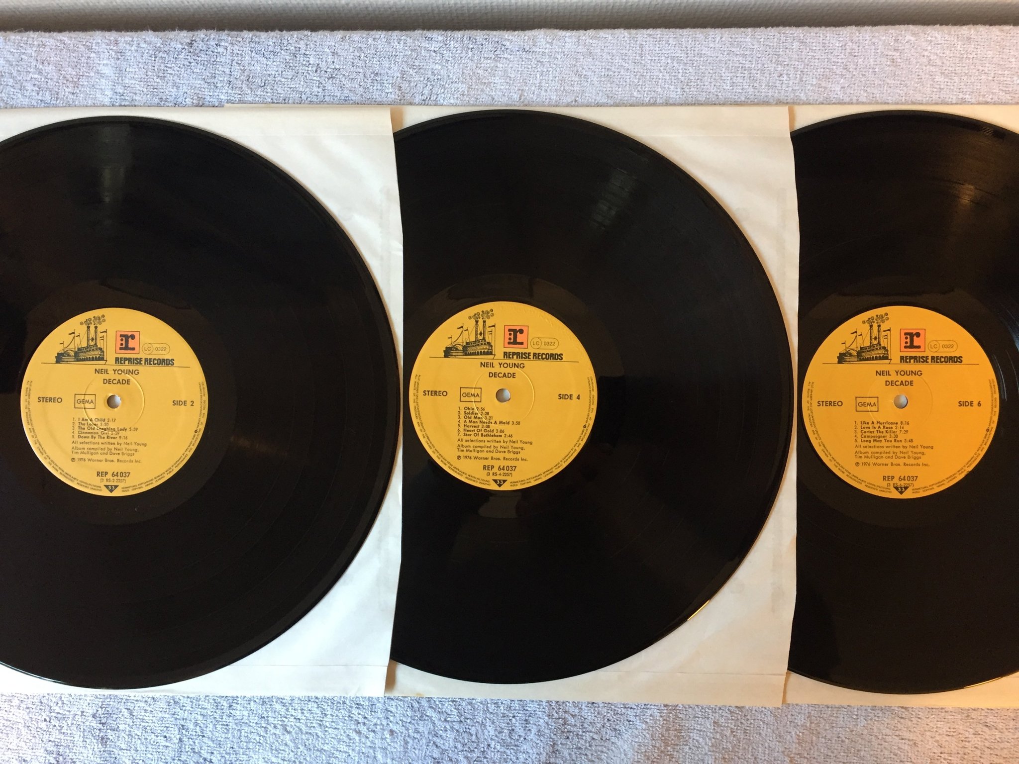 Omslagsbild för skivan NEIL YOUNG decade 3xLP -76 Ger REPRISE REP 64037 