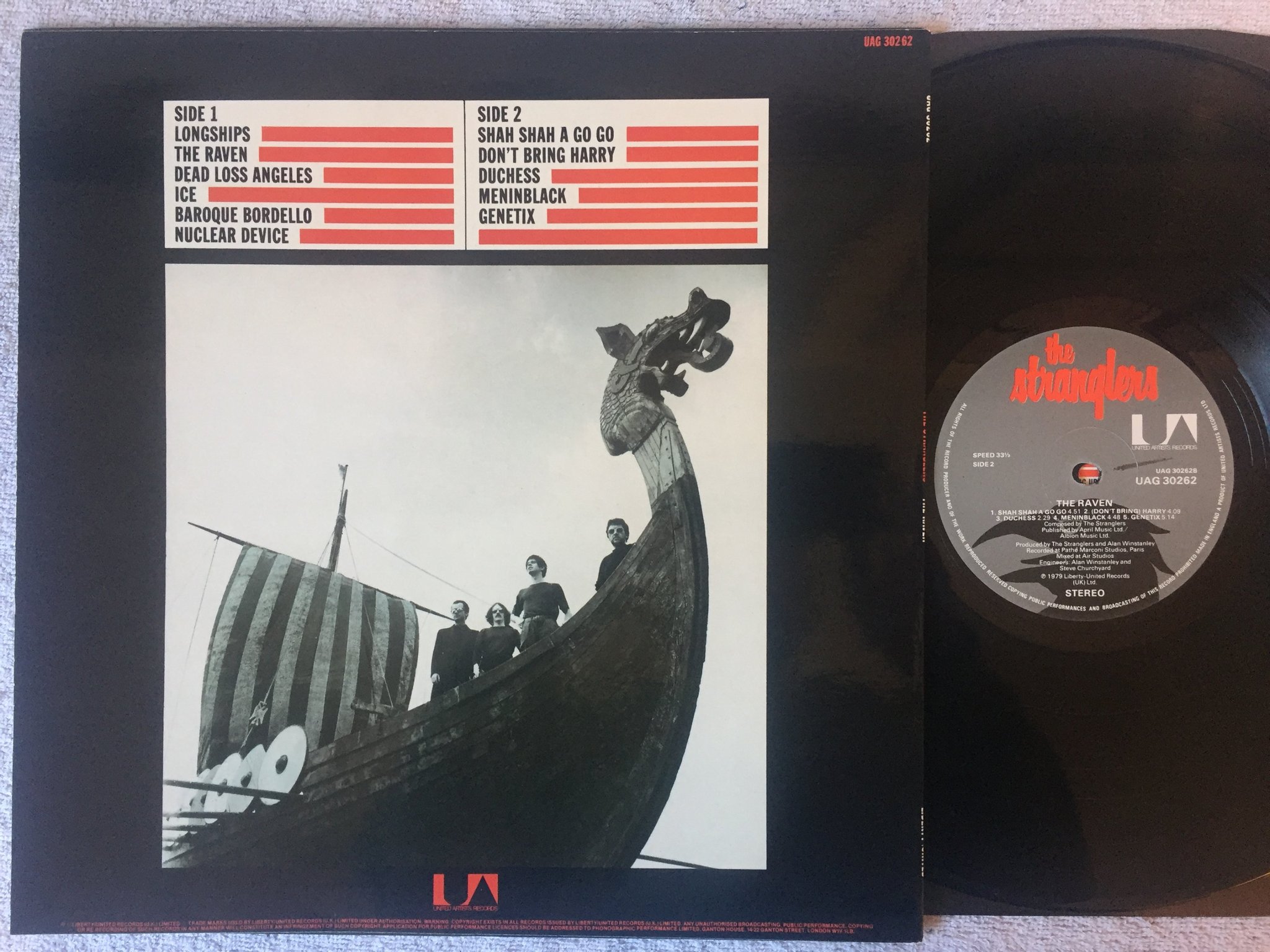 Omslagsbild för skivan THE STRANGLERS the raven LP -79 UK UNITED ARTISTS UAG 30262