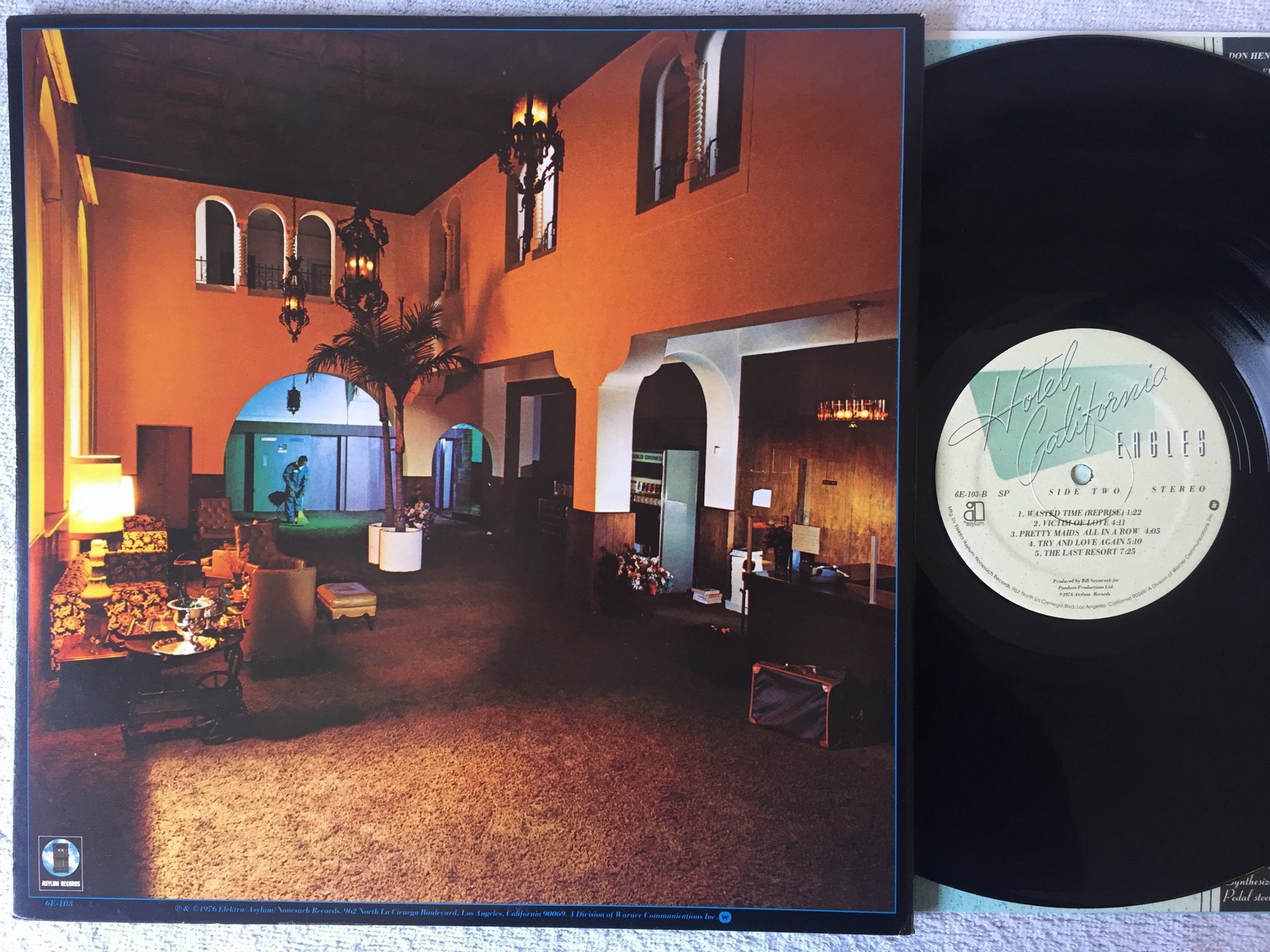 Omslagsbild för skivan EAGLES hotel California LP -76 US ASYLUM 6E-103 SP
