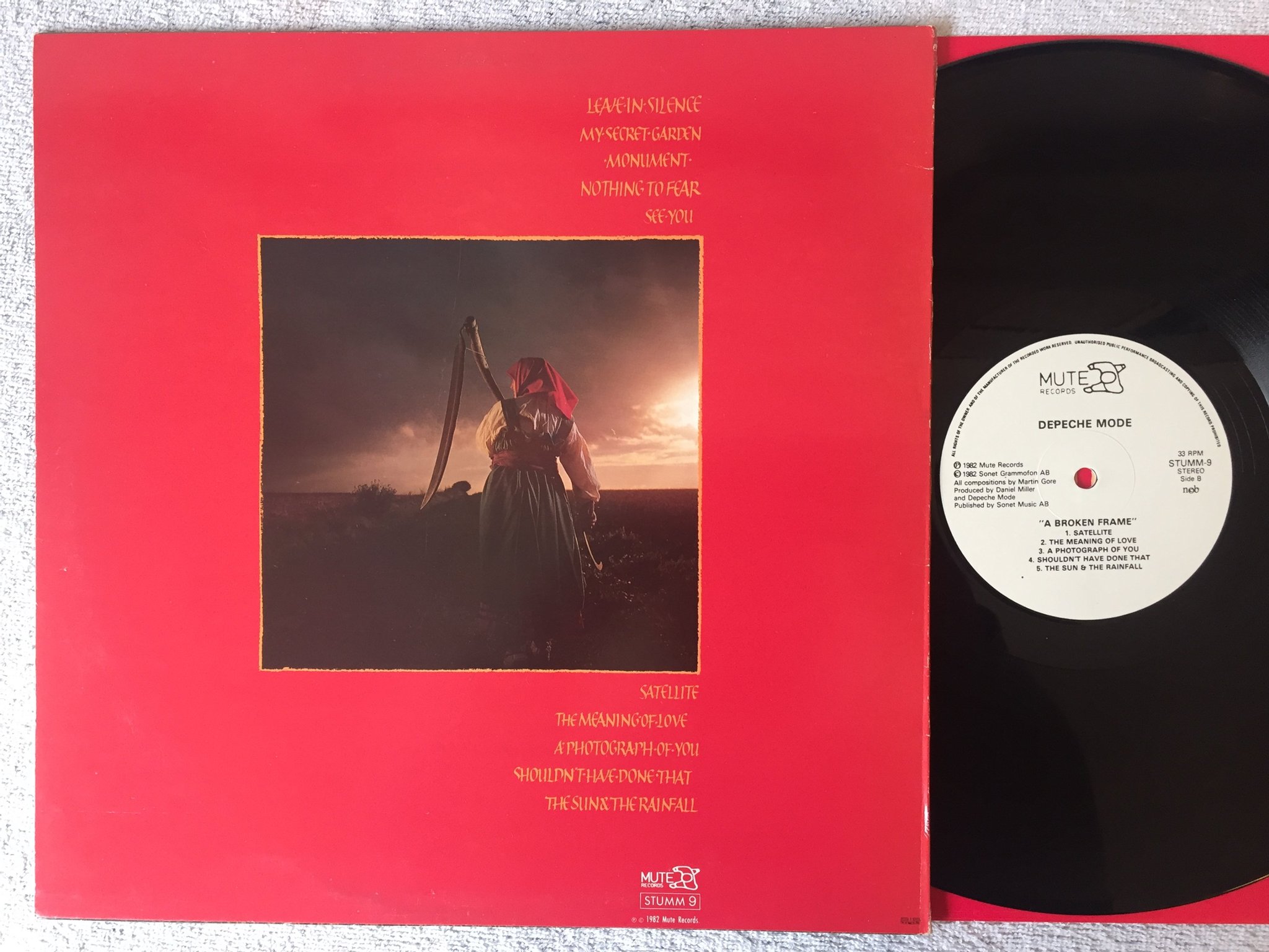 Omslagsbild för skivan DEPECHE MODE a broken frame LP -82 ncb MUTE STUMM-9