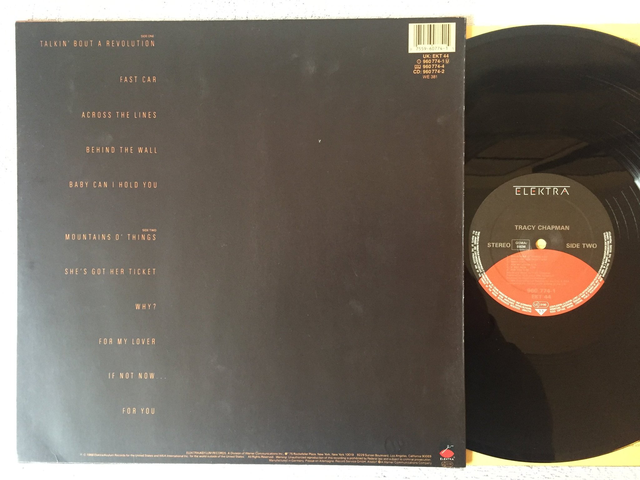 Omslagsbild för skivan TRACY CHAPMAN s/t LP -88 Ger ELEKTRA 960774-1 