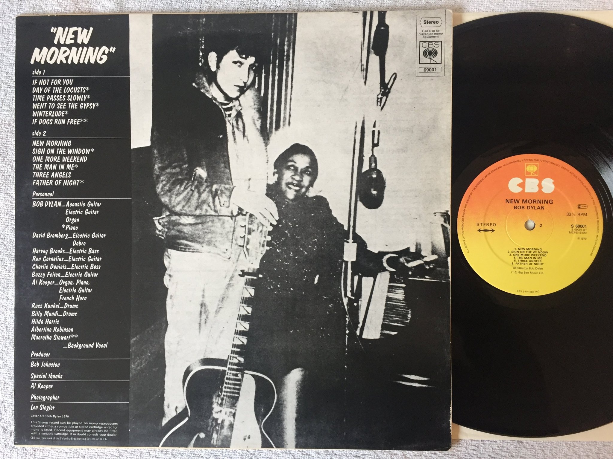 Omslagsbild för skivan BOB DYLAN new morning LP  UK CBS S 69001