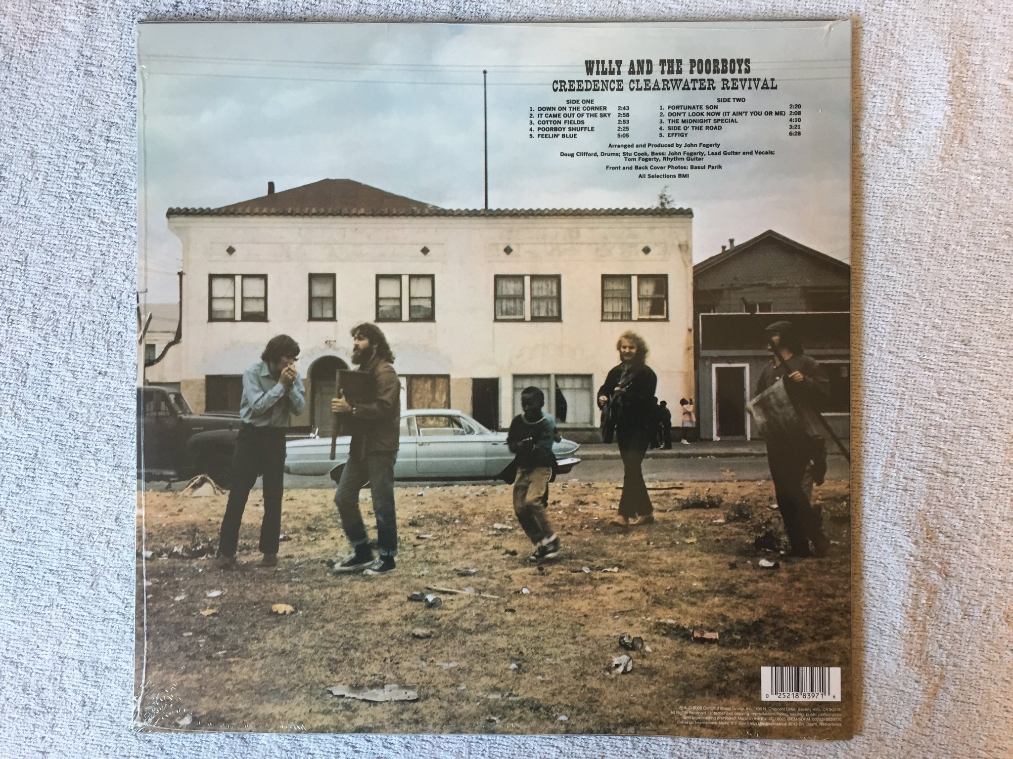 Omslagsbild för skivan CREEDENCE CLEARWATER REVIVAL Willy and the poor boys LP 2008 180g BACK TO BLACK 