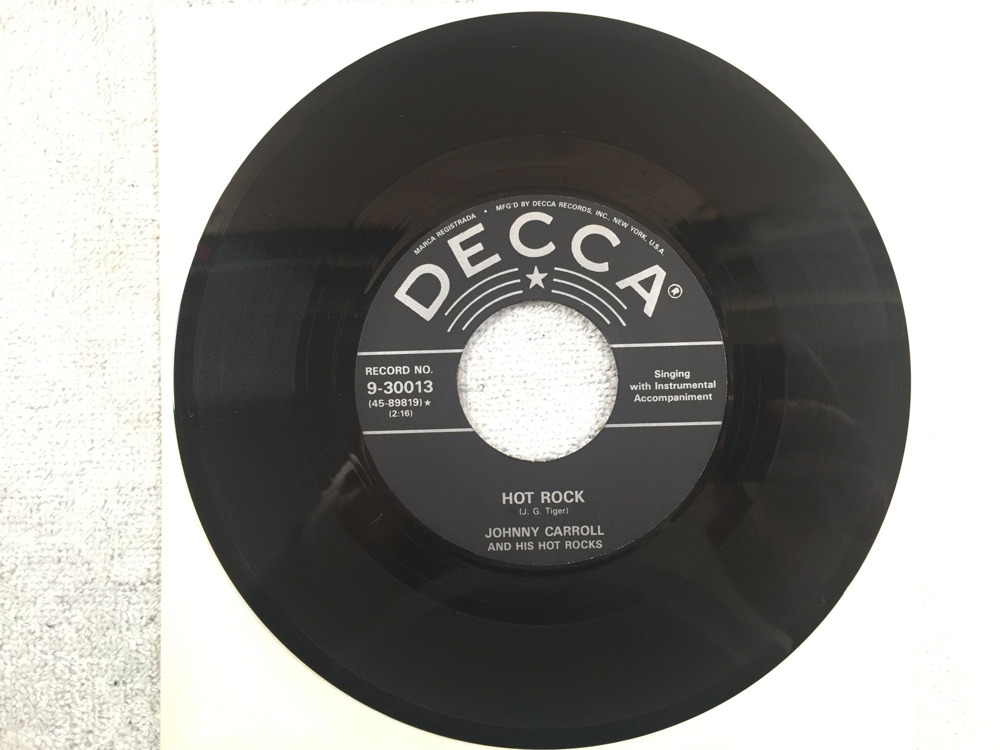 Omslagsbild för skivan JOHNNY CARROLL hot rock 7"single re US DECCA 9-30013 ROCKABILLY