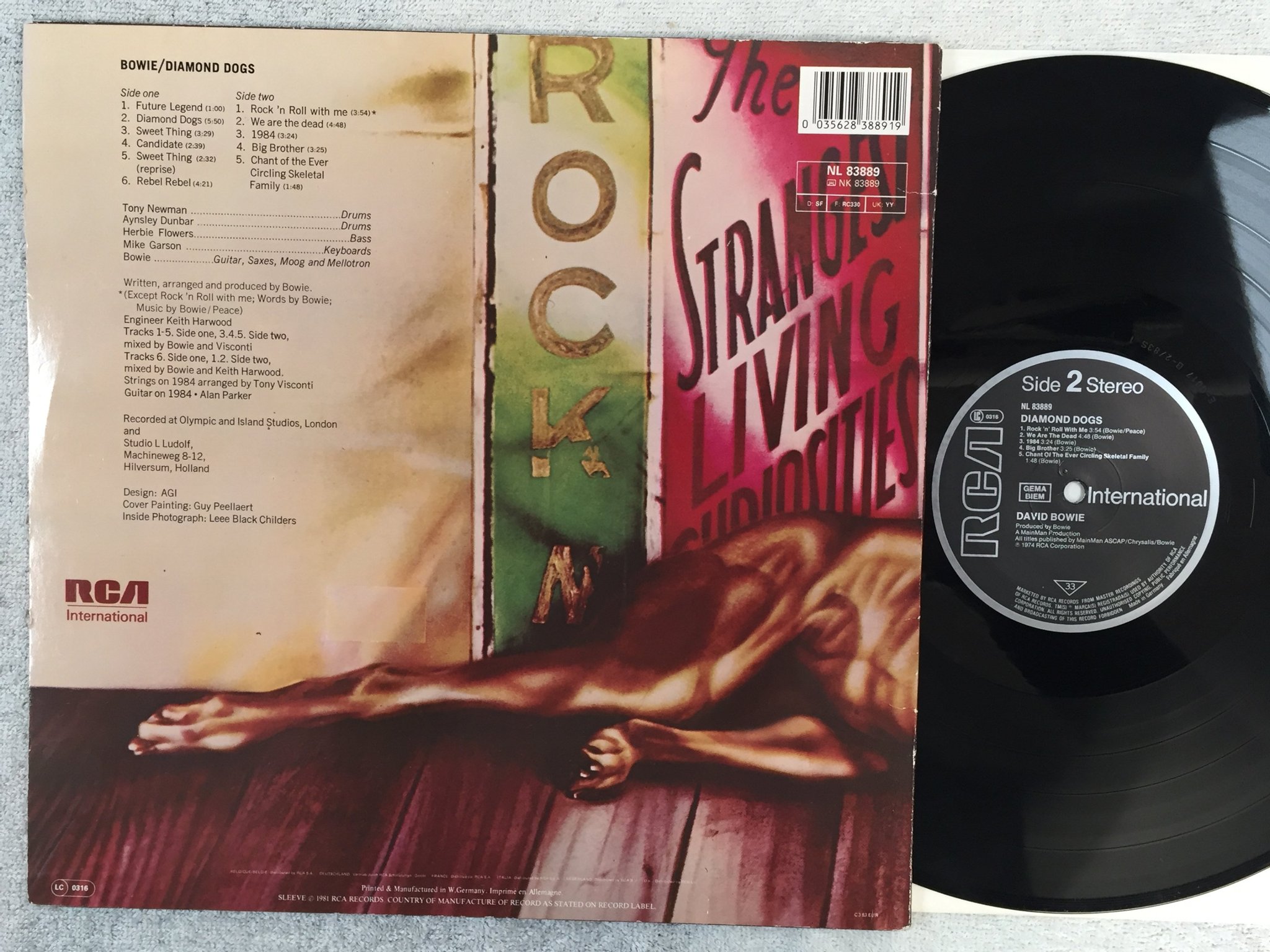 Omslagsbild för skivan DAVID BOWIE diamond dogs LP re Ger RCA NL 83889
