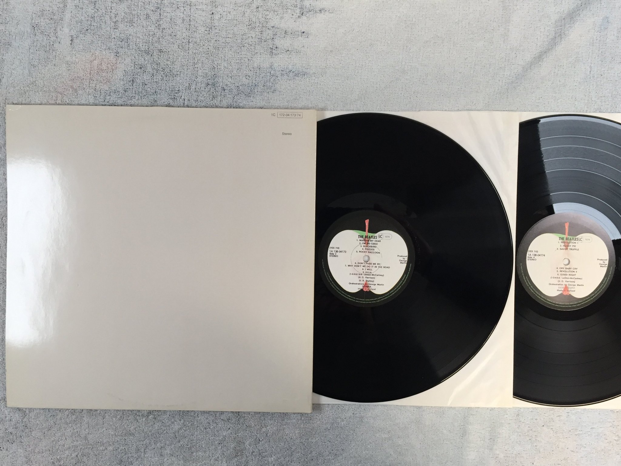 Omslagsbild för skivan THE BEATLES white album 2xLP Hol APPLE 1A 138-04174 #176233 