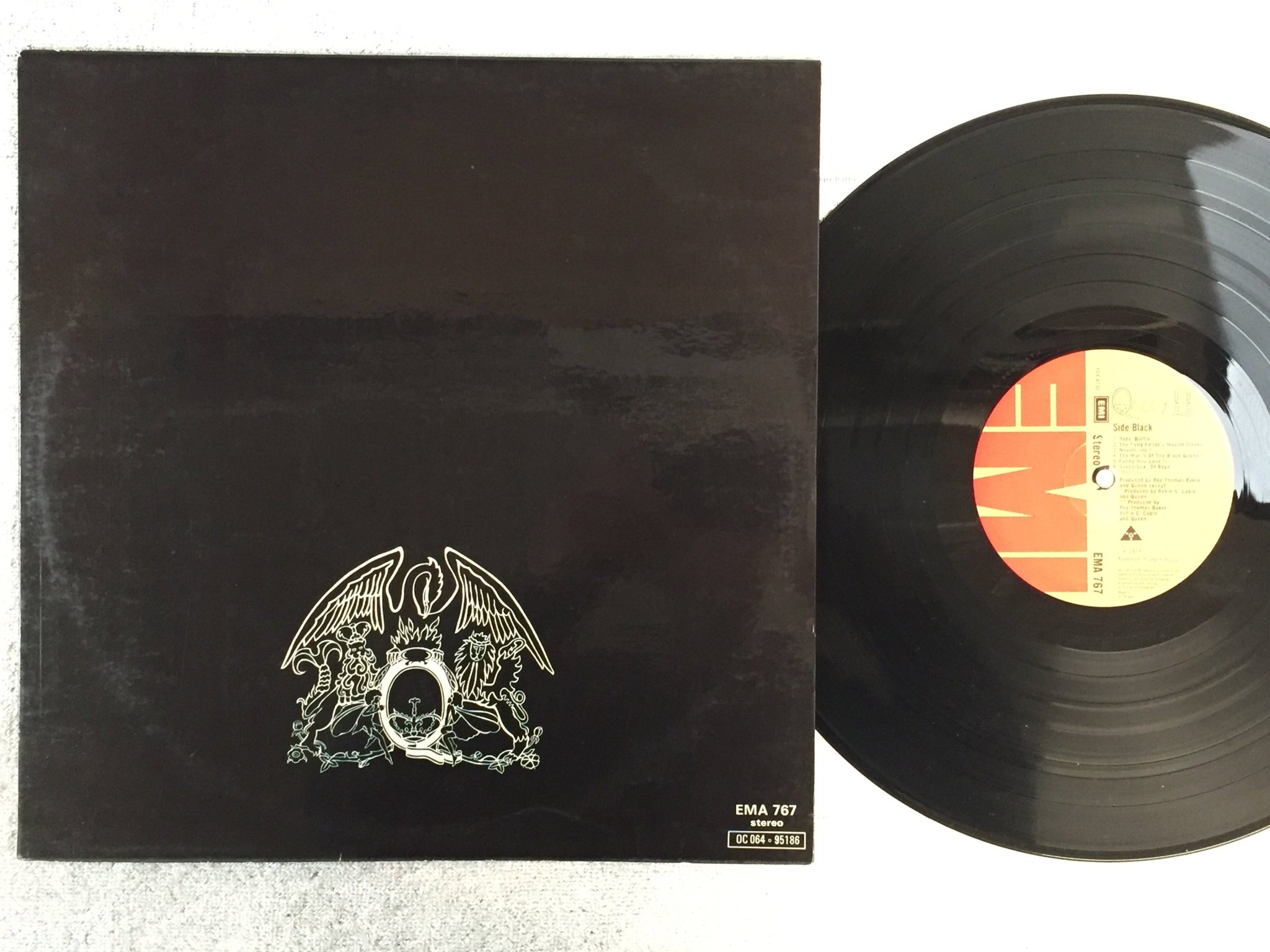 Omslagsbild för skivan THE QUEEN II LP -74 UK EMI EMA 767 