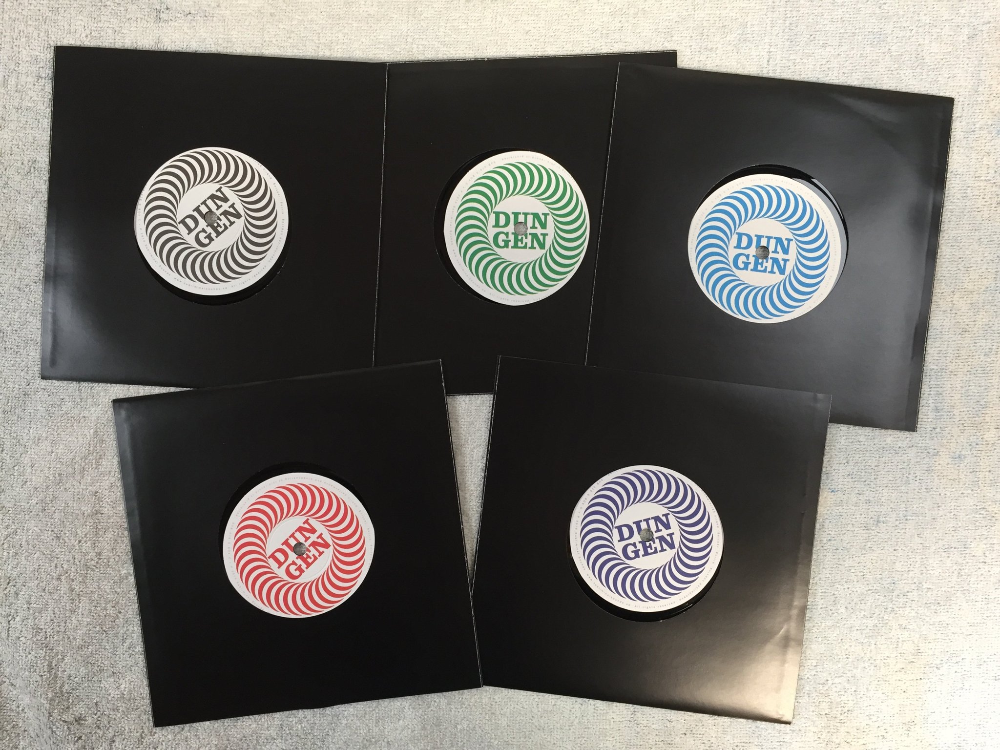 Omslagsbild för skivan DUNGEN Skit I Allt - Instrumental 5x7" BOX SUBLIMINAL SUB-078-S-BOX psych