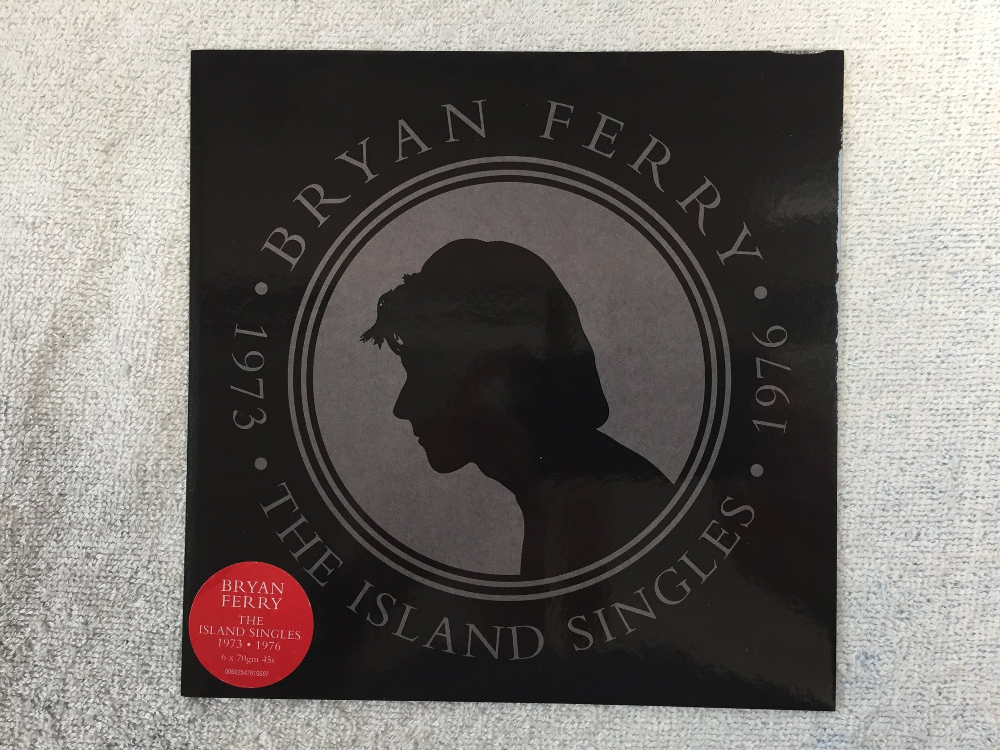 Omslagsbild för skivan BRYAN FERRY The Island Singles 1973-1976 6x7" BOX UNIVERSAL MUSIC 00602547610607