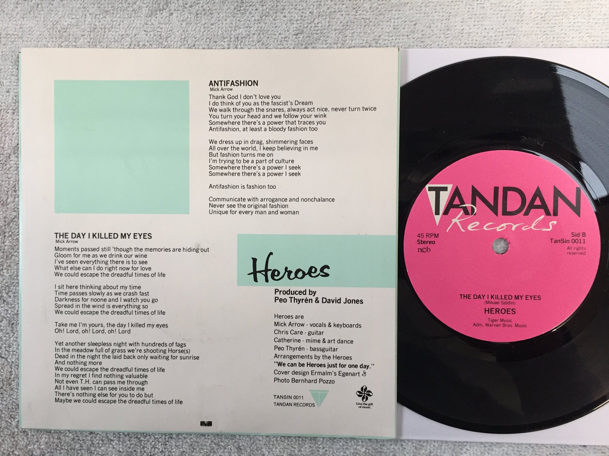 Omslagsbild för skivan HEROES antifashion 7"single -83 Swe TANDAN TanSin 0011 synth-pop