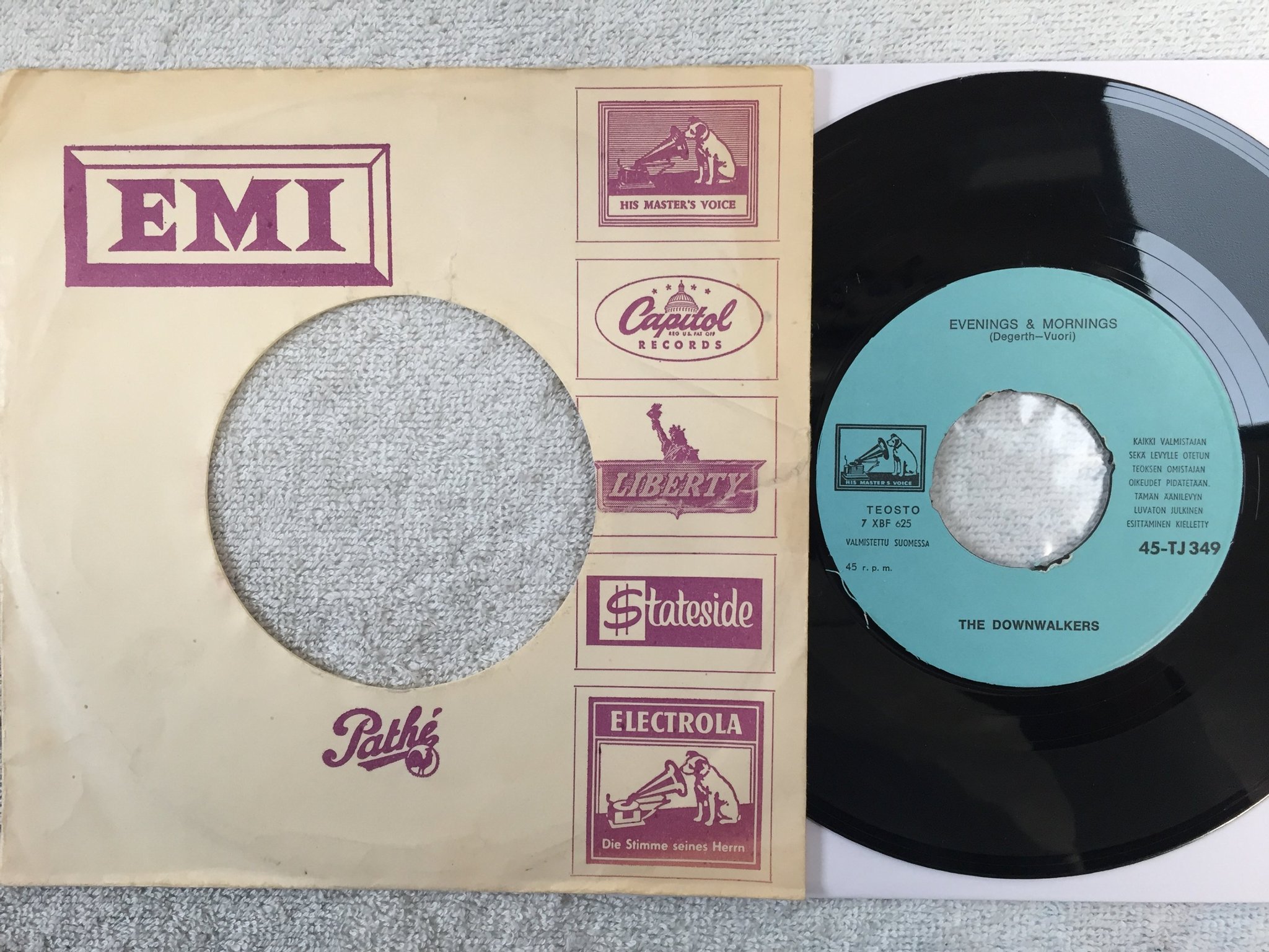 Omslagsbild för skivan THE DOWNWALKERS I don't believe you 7"single -66 Finland HMV 45-TJ 349 mega rare
