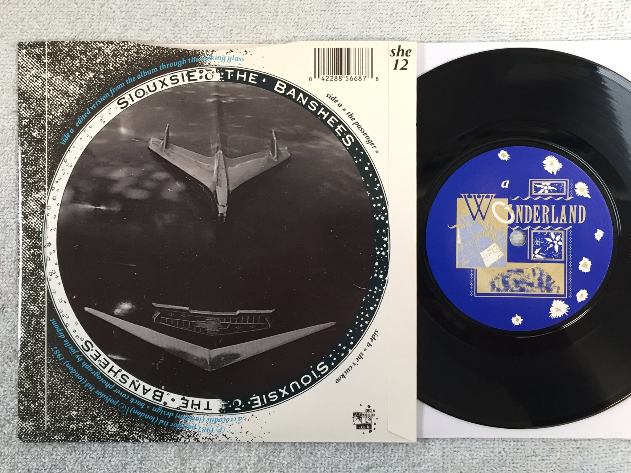 Omslagsbild för skivan SIOUXSIE & THE BANSHEES The Passenger 7"single -87 UK POLYDOR SHE-12