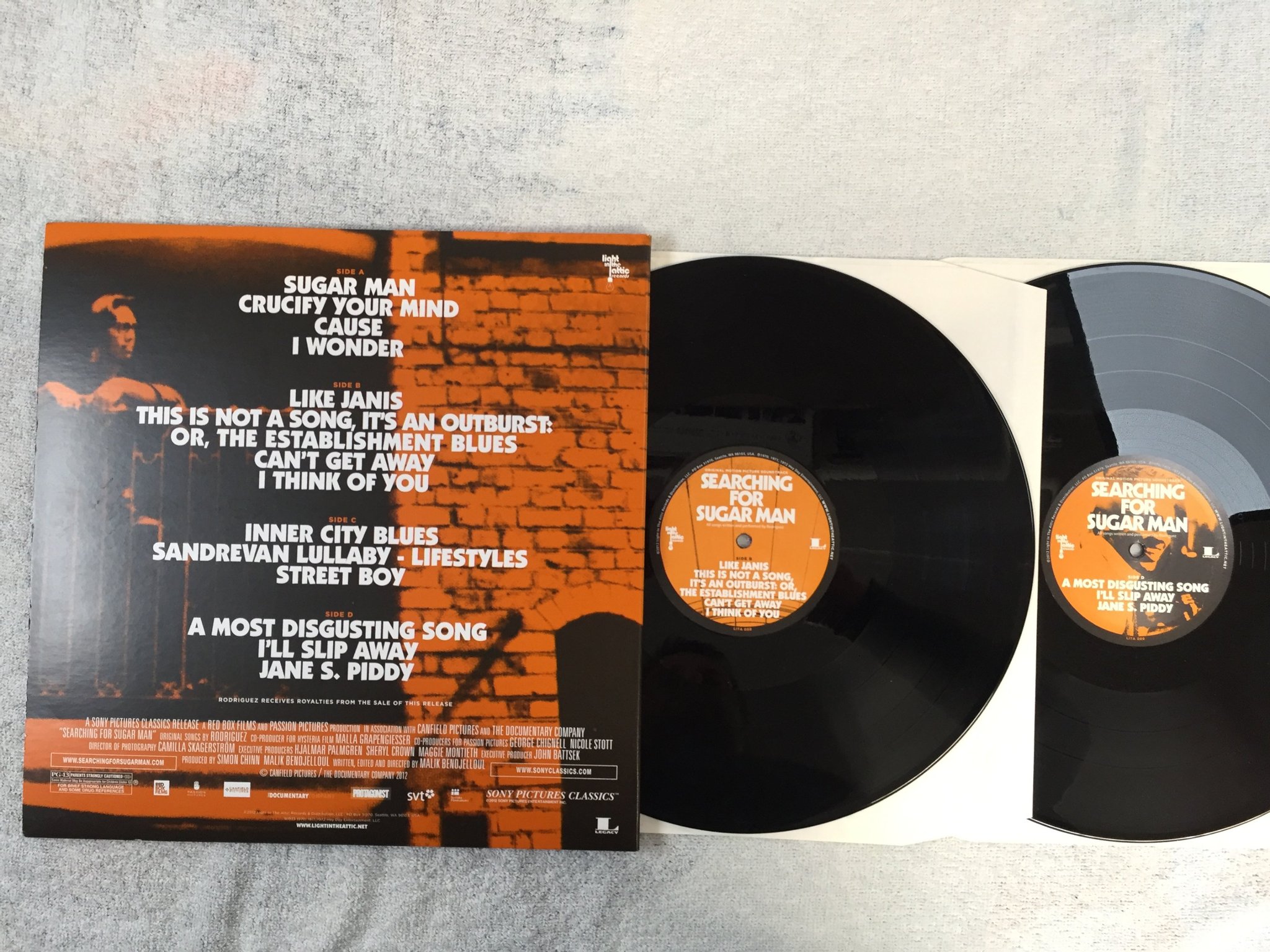 Omslagsbild för skivan RODRIGUEZ searching for sugar man 2xLP 2012 US LEGACY LITA 089