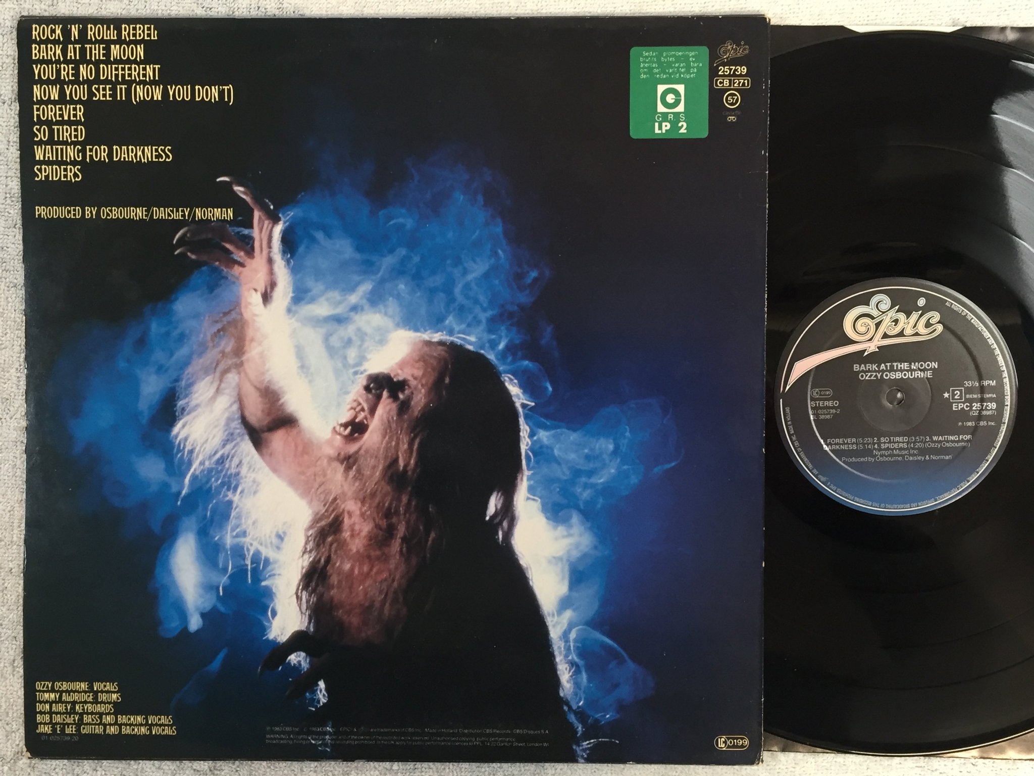 Omslagsbild för skivan OZZY OSBORNE bark at the moon LP -83 Hol EPIC EPC 25739