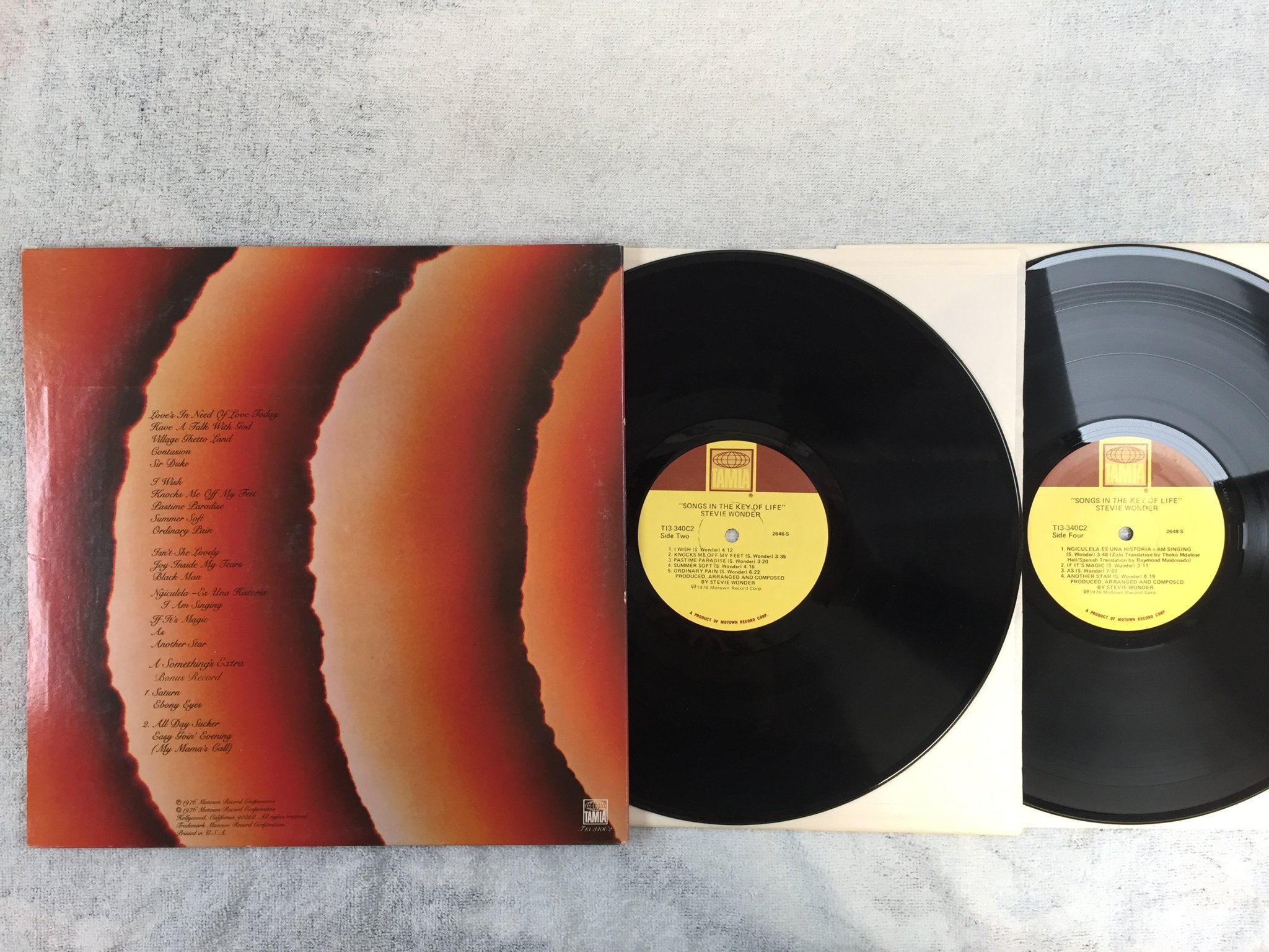 Omslagsbild för skivan STEVIE WONDER songs in the key of life 2xLP + 45  -76 US TAMLA T13-340C2